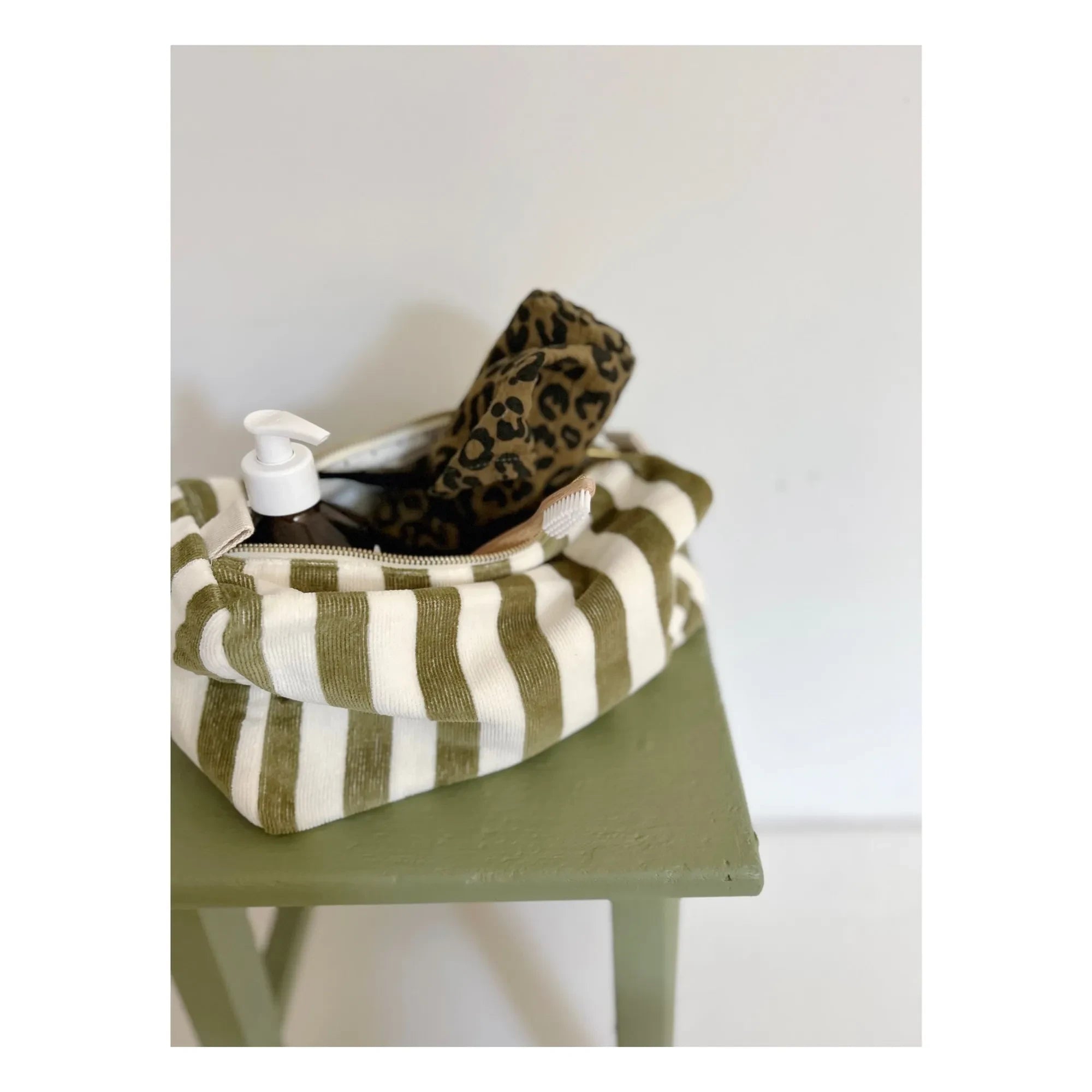 Rose in April - Lange Bianca Graou | Olive