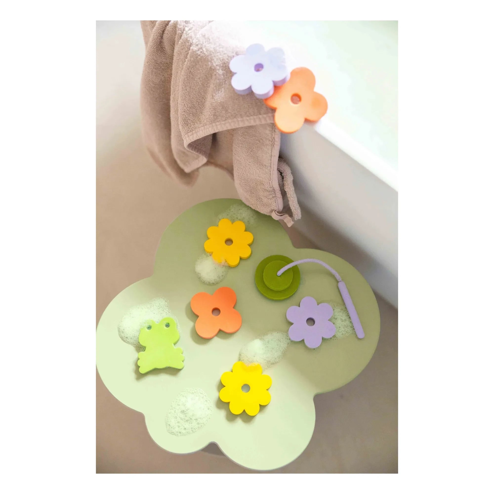 Quut - Frog Pond Bathing Fishing Game | Green