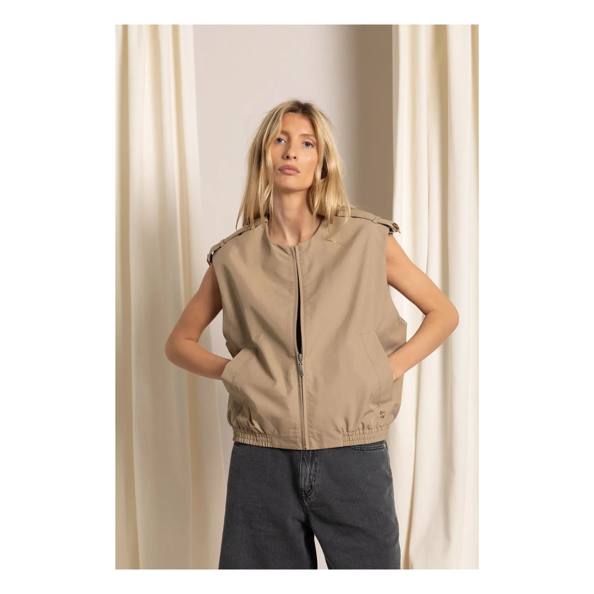 Smallable Woman - Savannah Sleeveless Jacket | Beige
