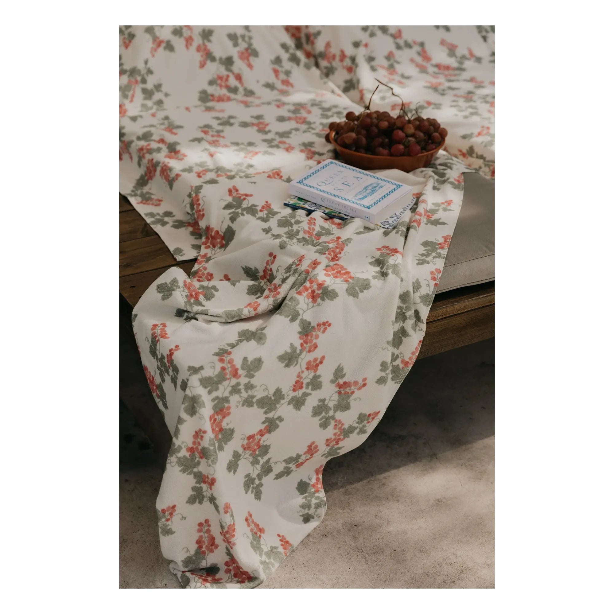 garbo&friends - Grapes Pink Bath Towel