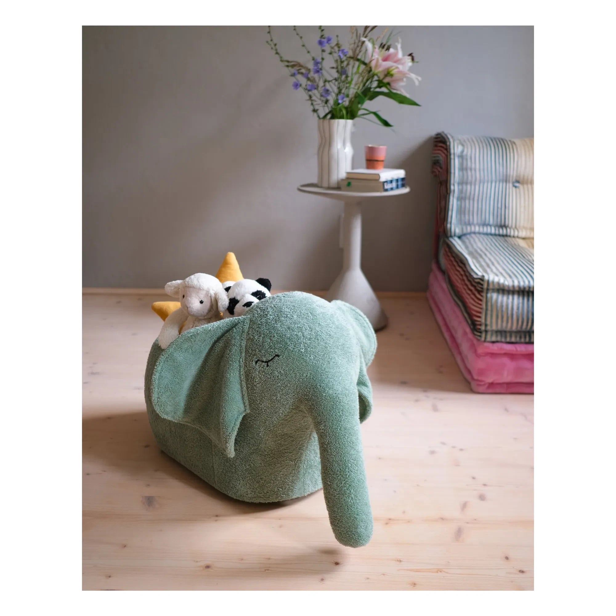 Bada & Bou - The Rolling Elephant Bou | Nane Green
