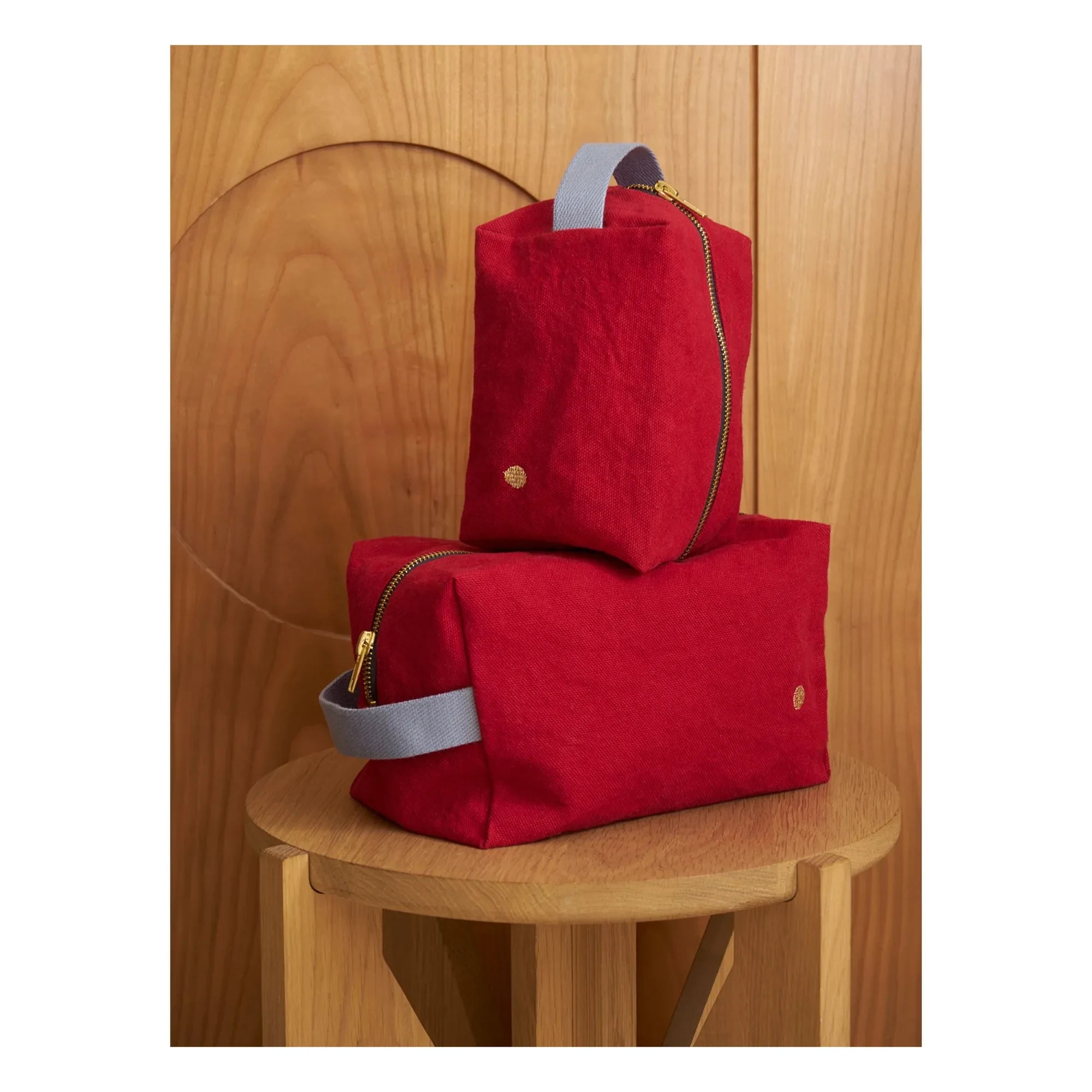 La cerise sur le gâteau - Cube cosmetic bag | Cherry Red