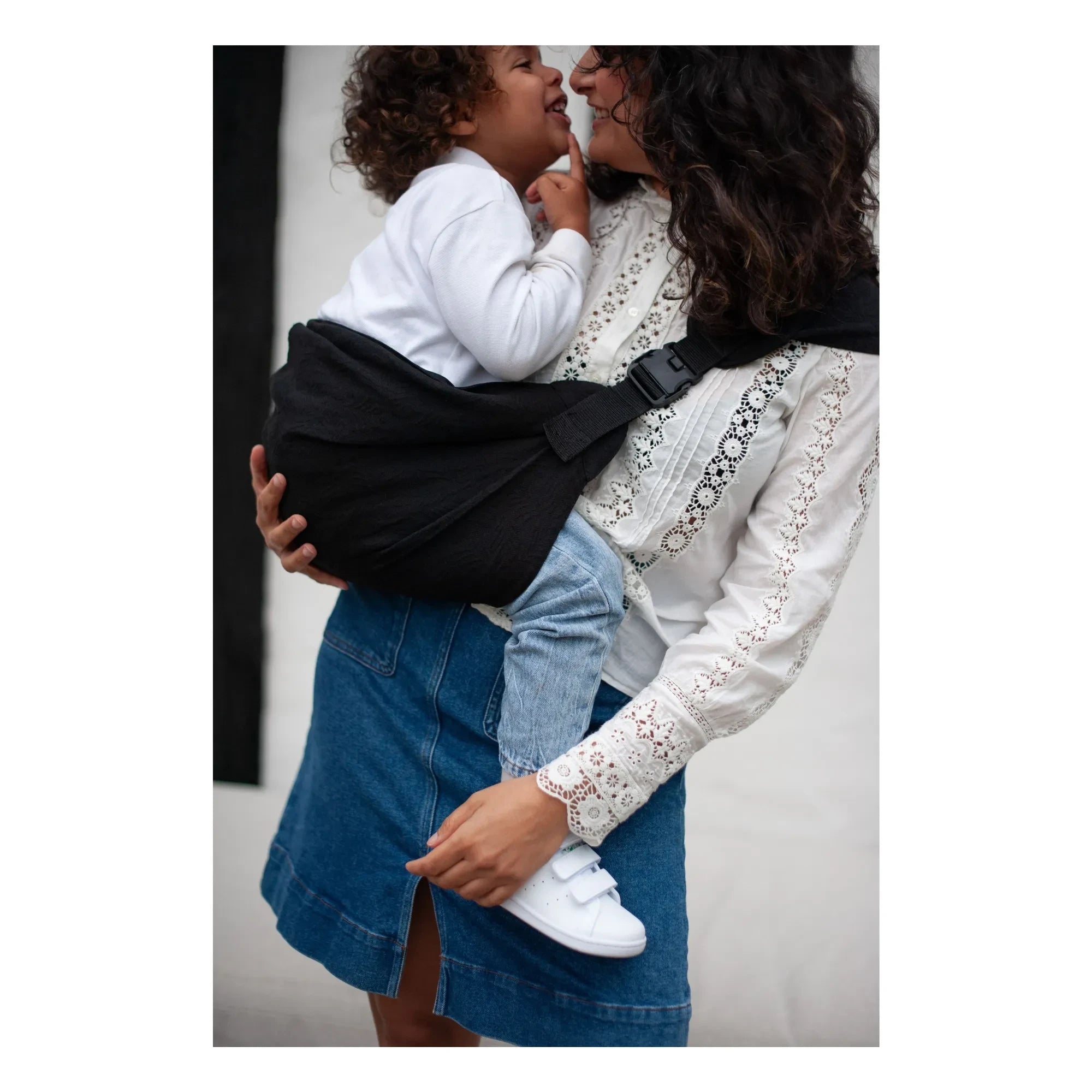 Mama Hangs - Carry & Walk Baby Carrier | Black