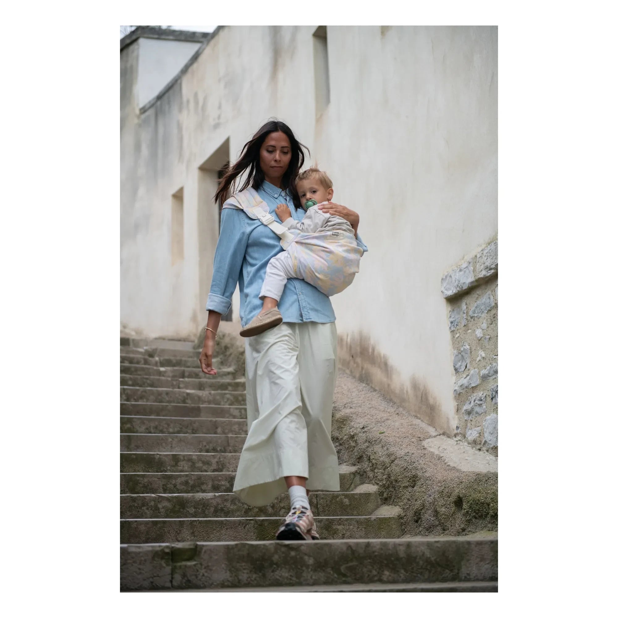 Mama Hangs - Carry & Walk baby carrier | Pastel