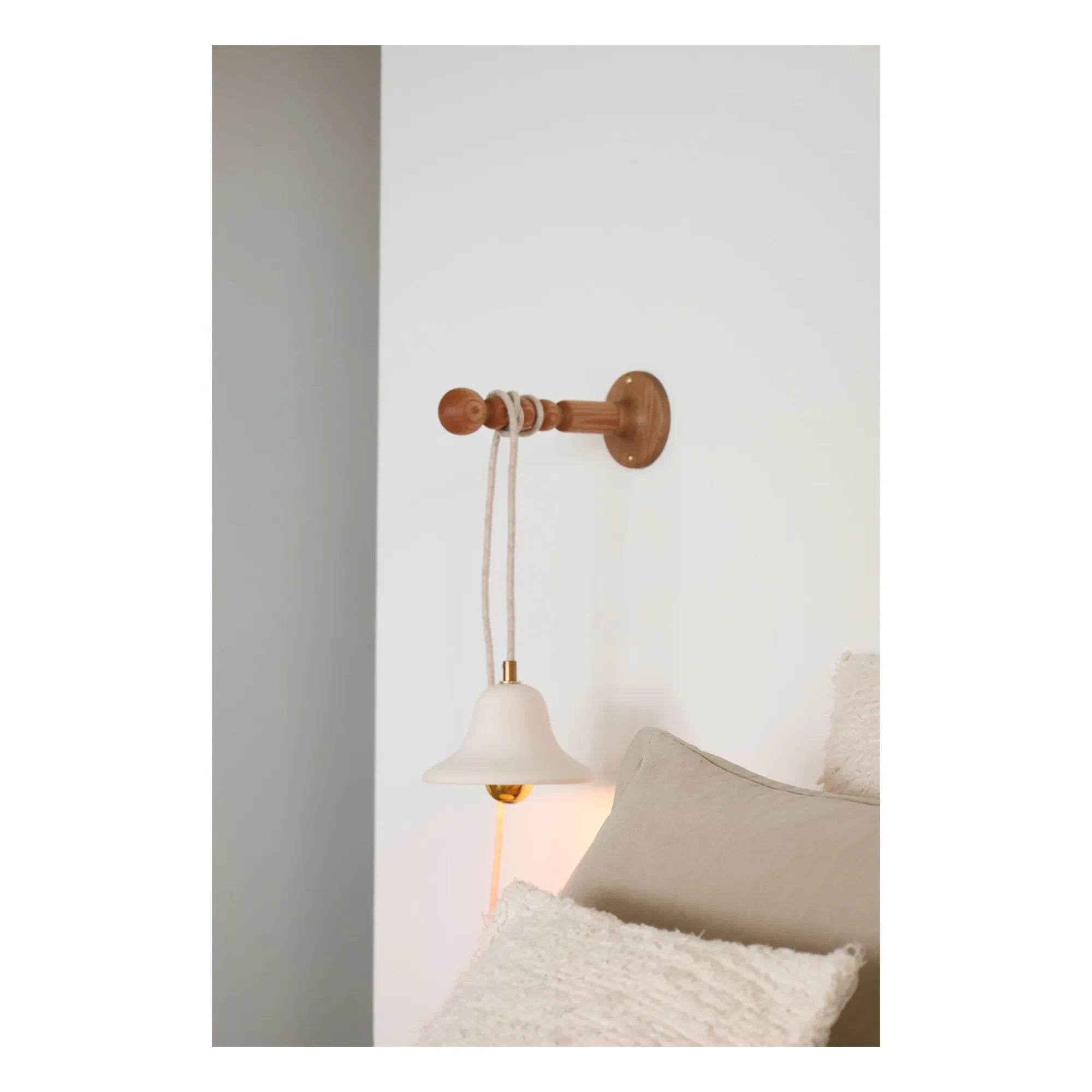 Masamé - Gigaro Raw Ceramic Hand Lamp | Warm White