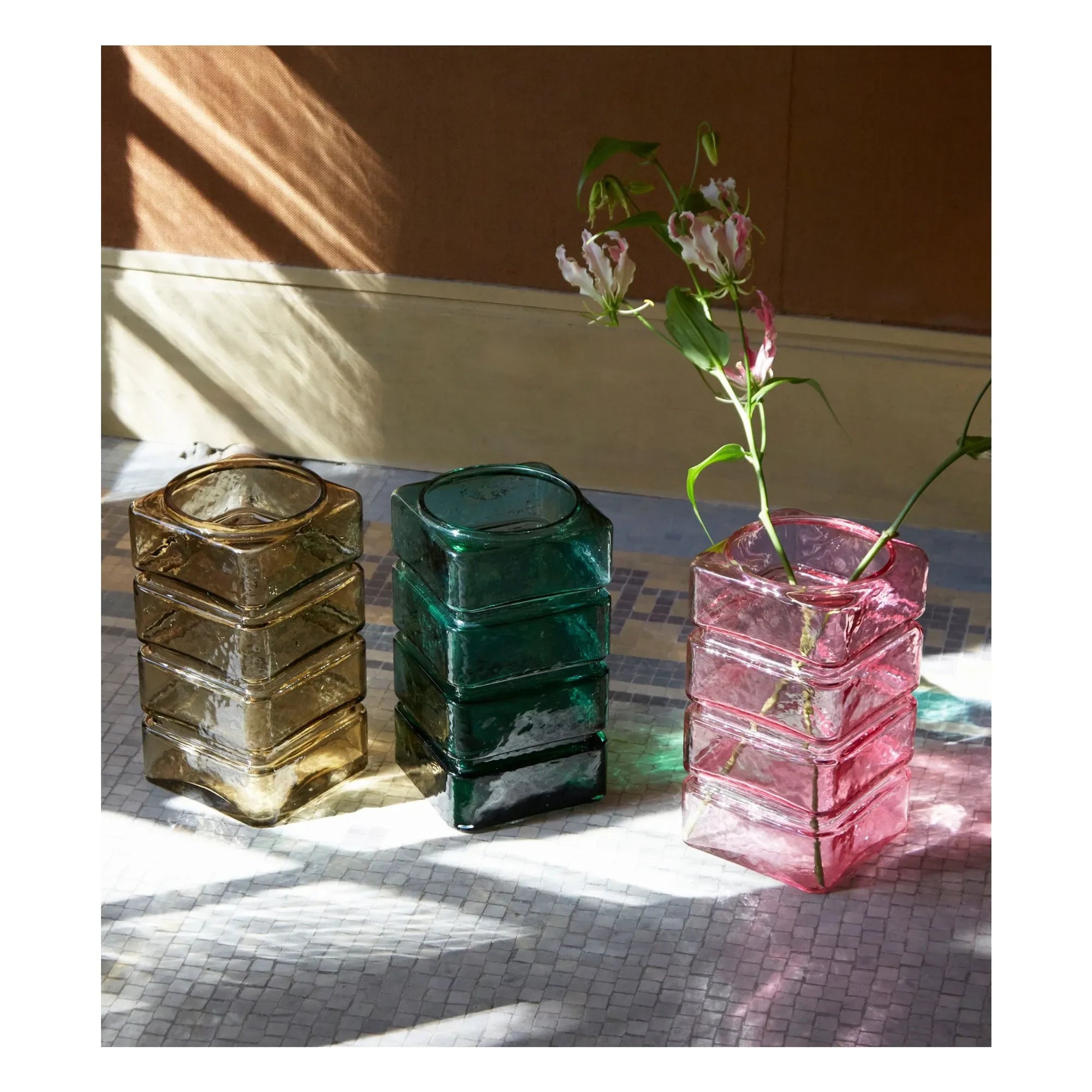The Socialite Family - Donna glass vase | Emerald green
