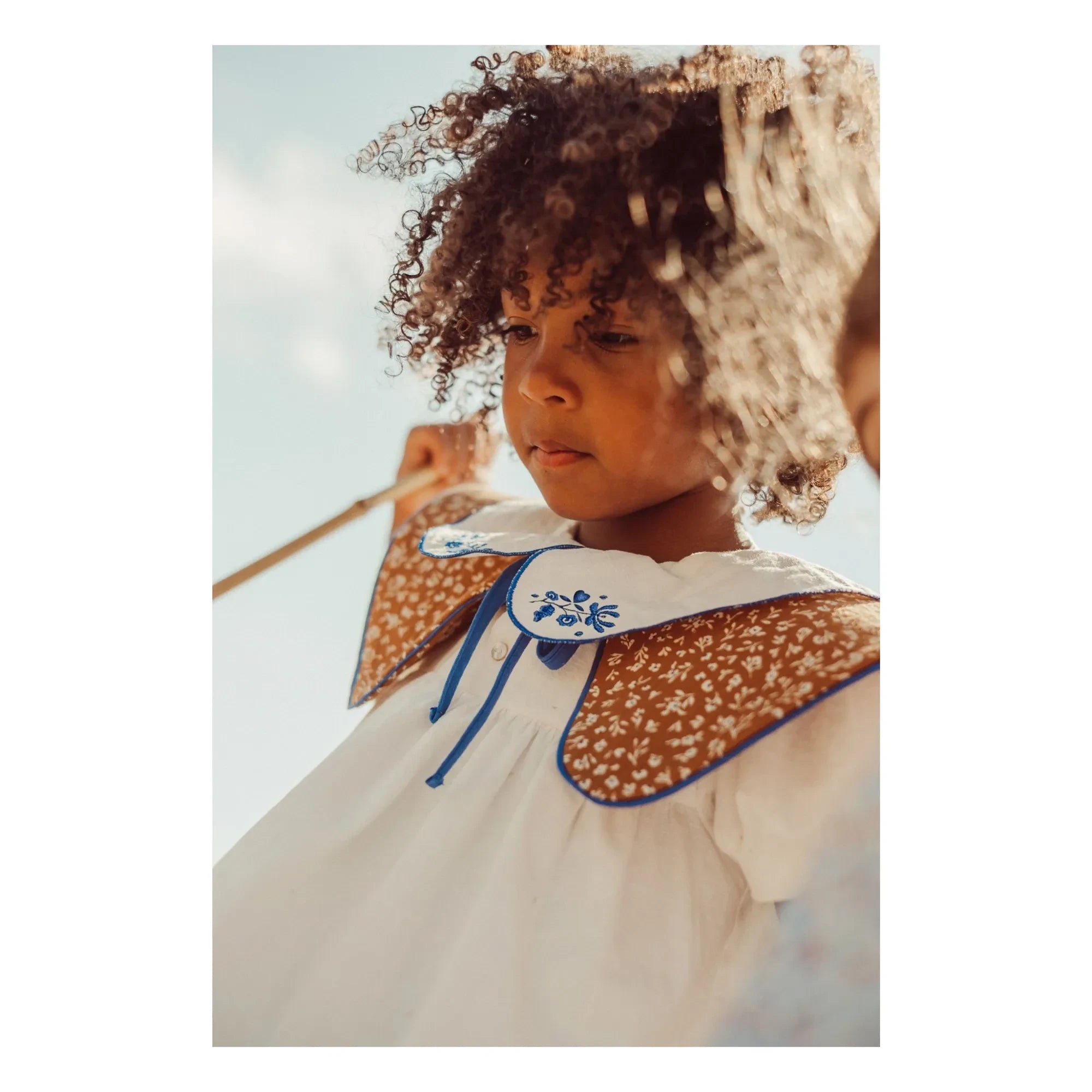 THE LiTTLE POETS - Augustina Floral Collar Organic Cotton | Caramel