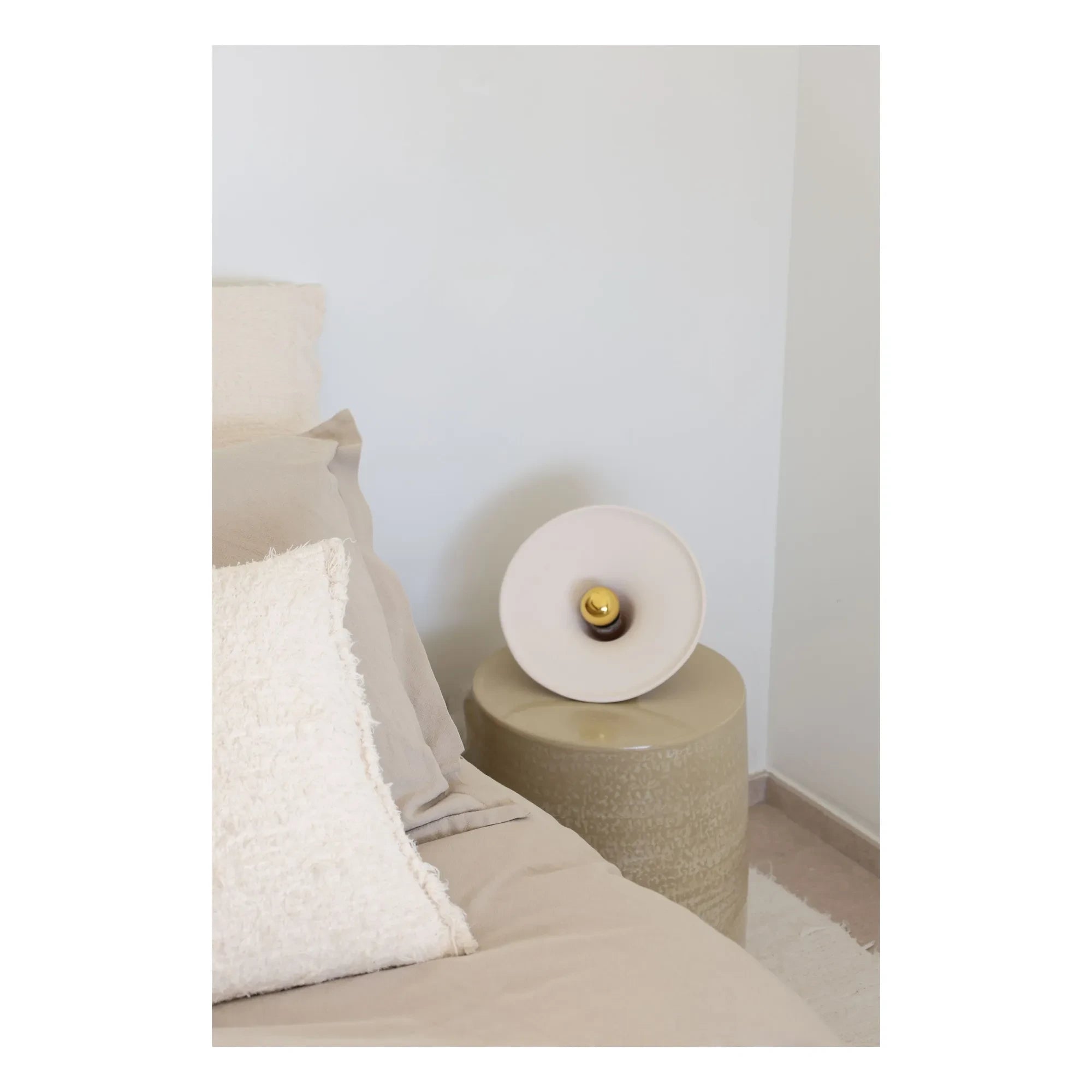 Masamé - Gigaro Raw Ceramic Hand Lamp | Warm White