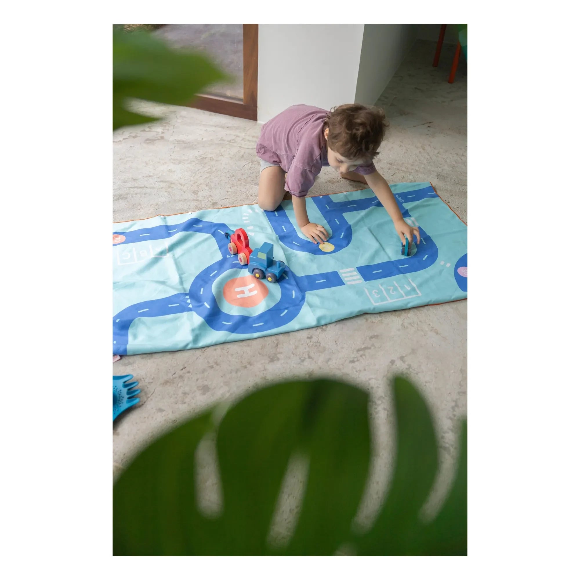 Quut - Circuit microfiber beach towel | Blue