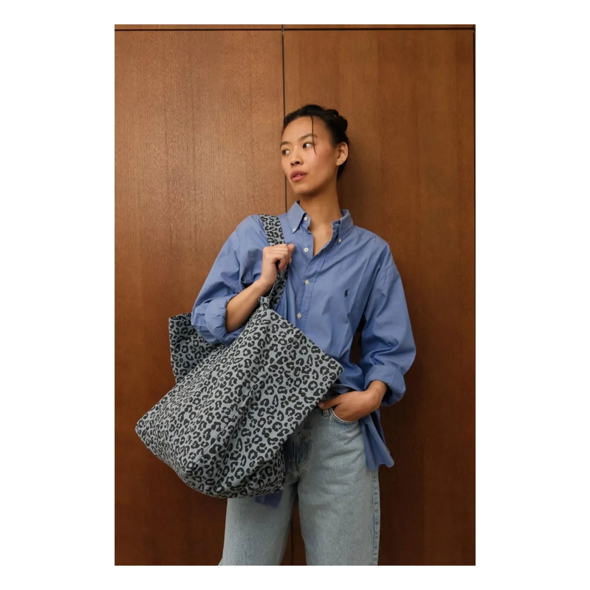 Rose in April - Elisabeth Graou tote bag | Blue