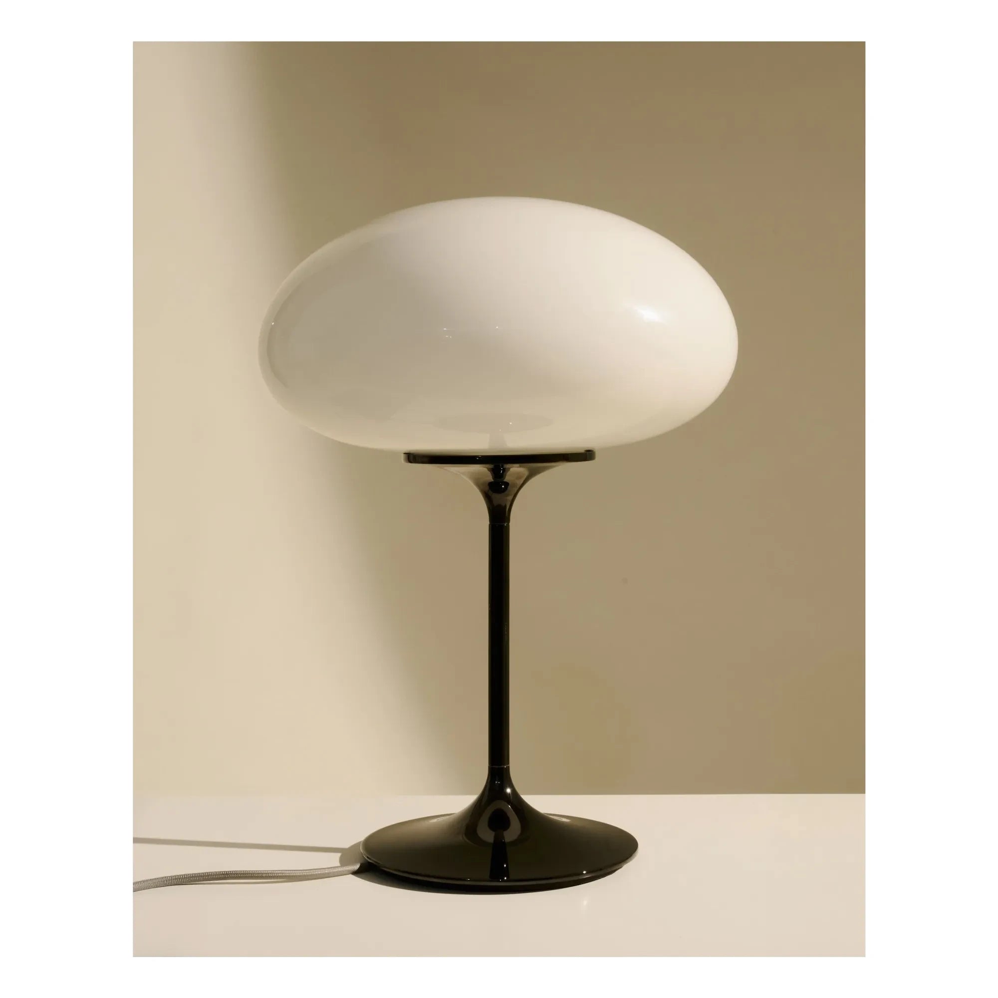 Gubi - Stemlite Table Lamp, Bill Curry | Black