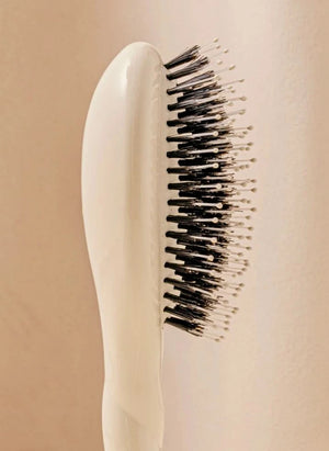 La Bonne Brosse - La Petite Brosse: Essential Gentle Brush No. 03 - Sensitive Scalp | Cream