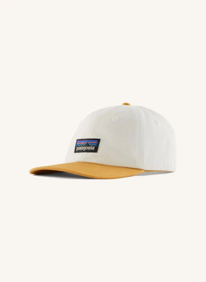 Patagonia - P-6 Label Trad organik pamuk şapka | Beyaz