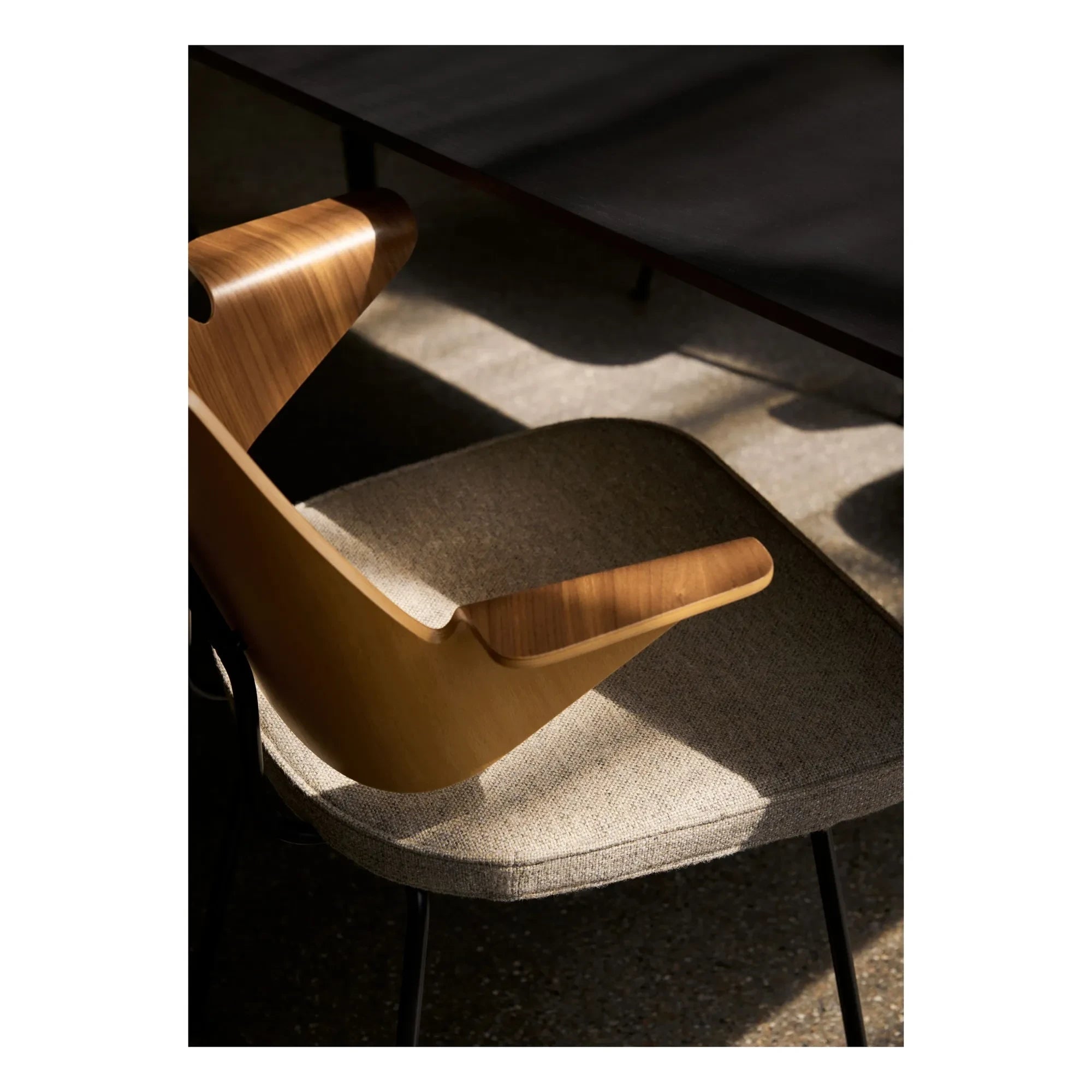 & Tradition - RFH RD7 sandalye, Robin Day | Koyu gri