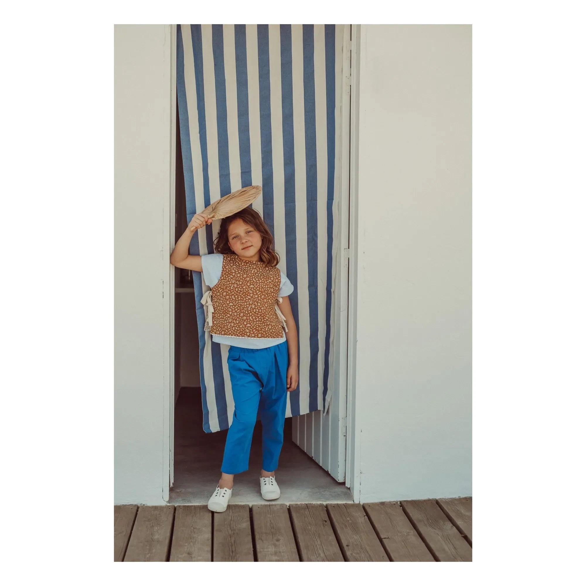 THE LiTTLE POETS - Louise Organic Cotton Reversible Sleeveless Jacket | Caramel