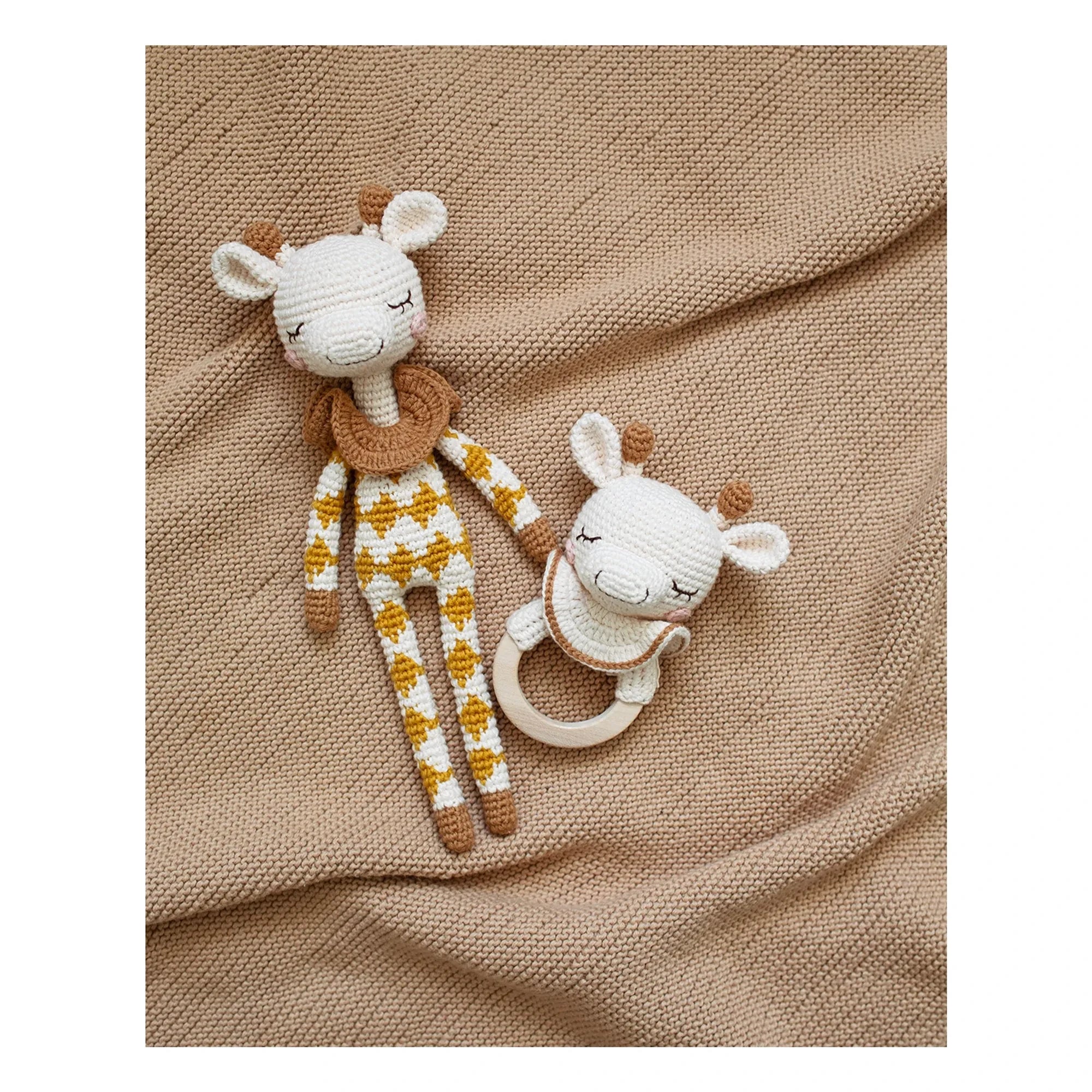 Patti Oslo - Goldie Giraffe Teething Ring | Cream
