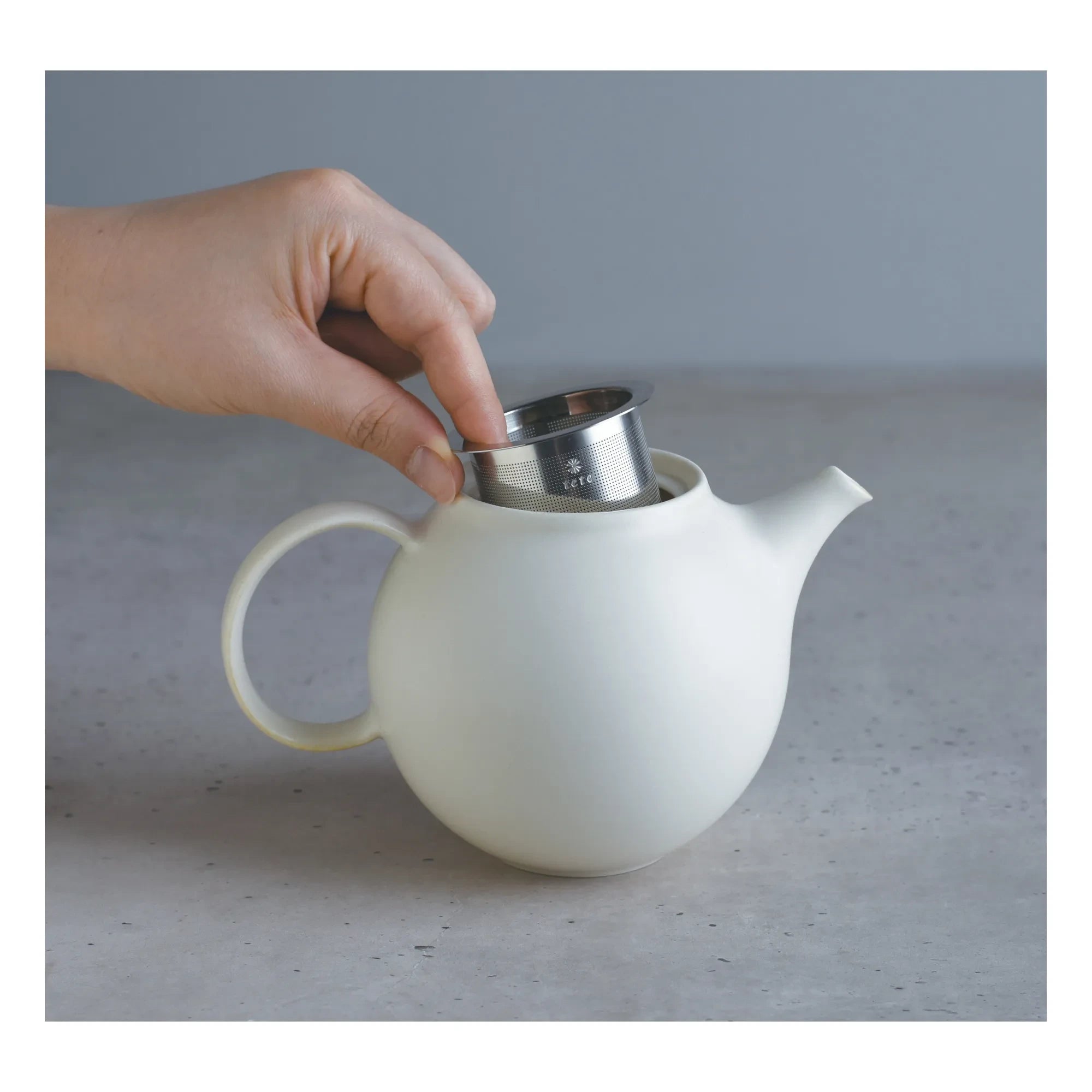 Kinto - Chacil Porcelain Teapot - 500 ml | White
