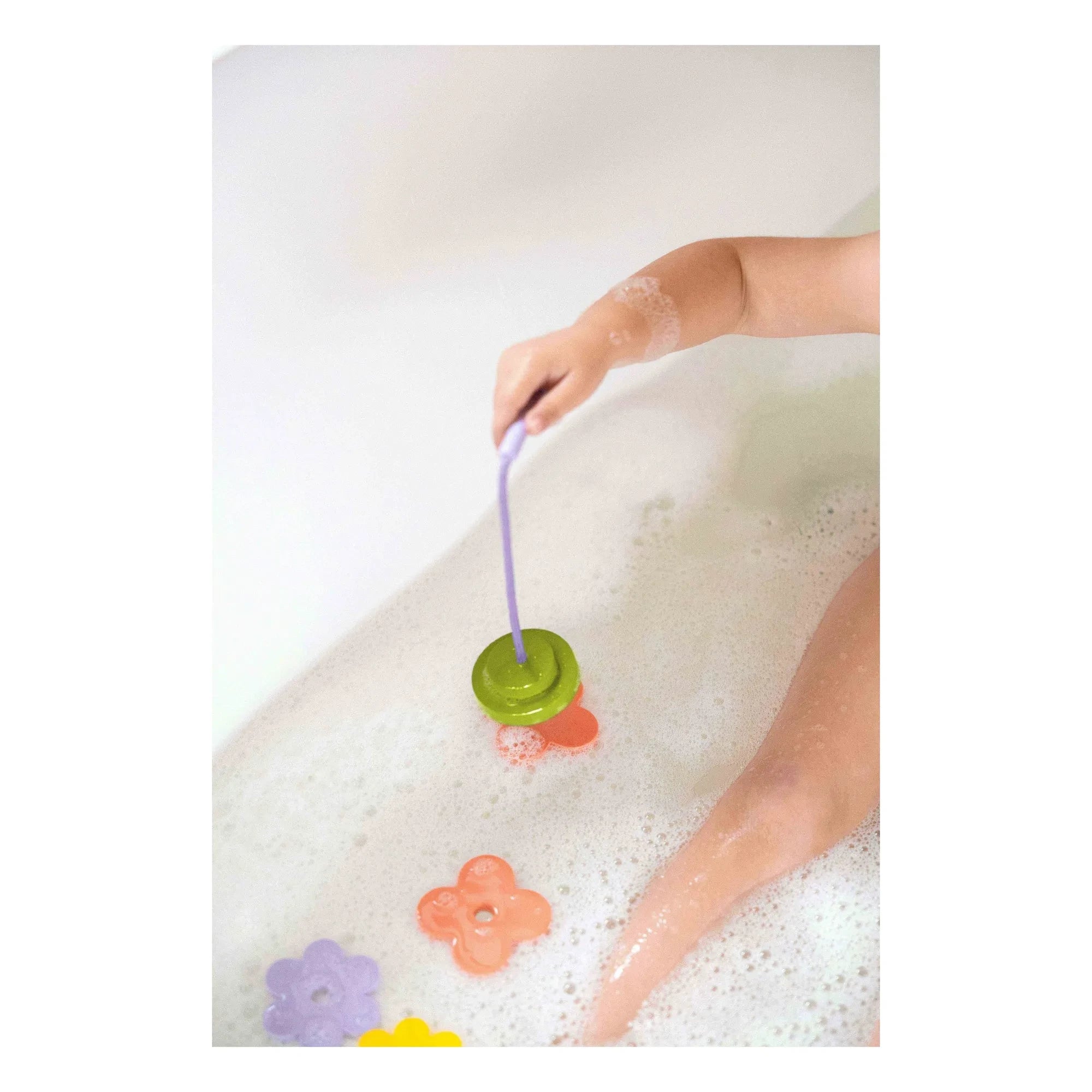 Quut - Frog Pond Bathing Fishing Game | Green