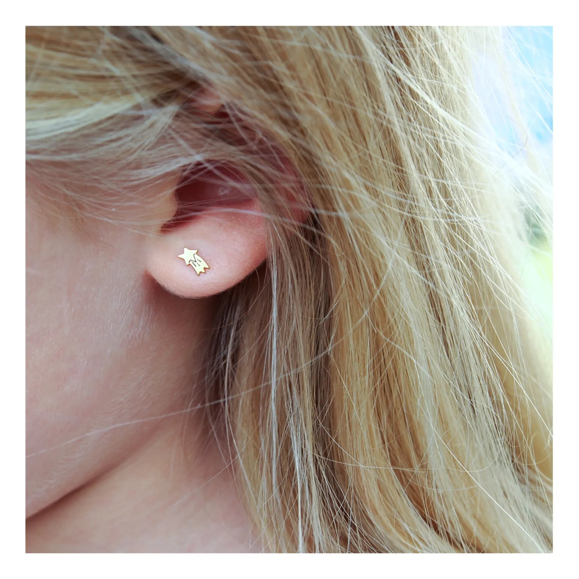 Adorabili - Asymmetric Moon Earrings | Gold