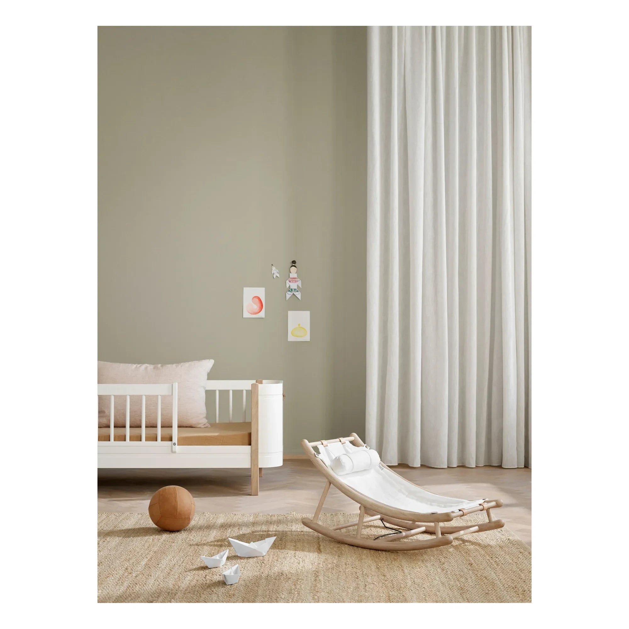 Oliver Furniture - Meşe Bebek Sallanan Sandalyesi | Beyaz