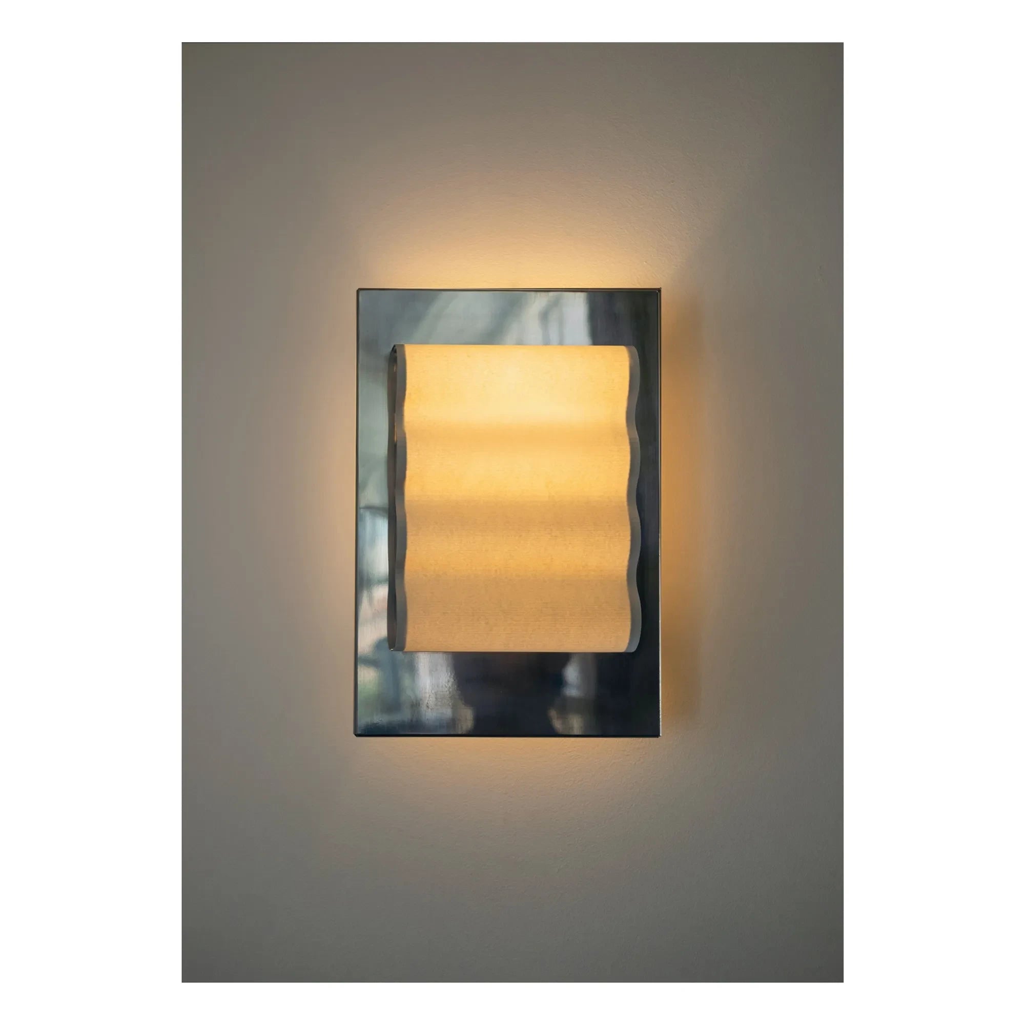 Violaine d'Harcourt - Frame Wave Wall Lamp | Silver