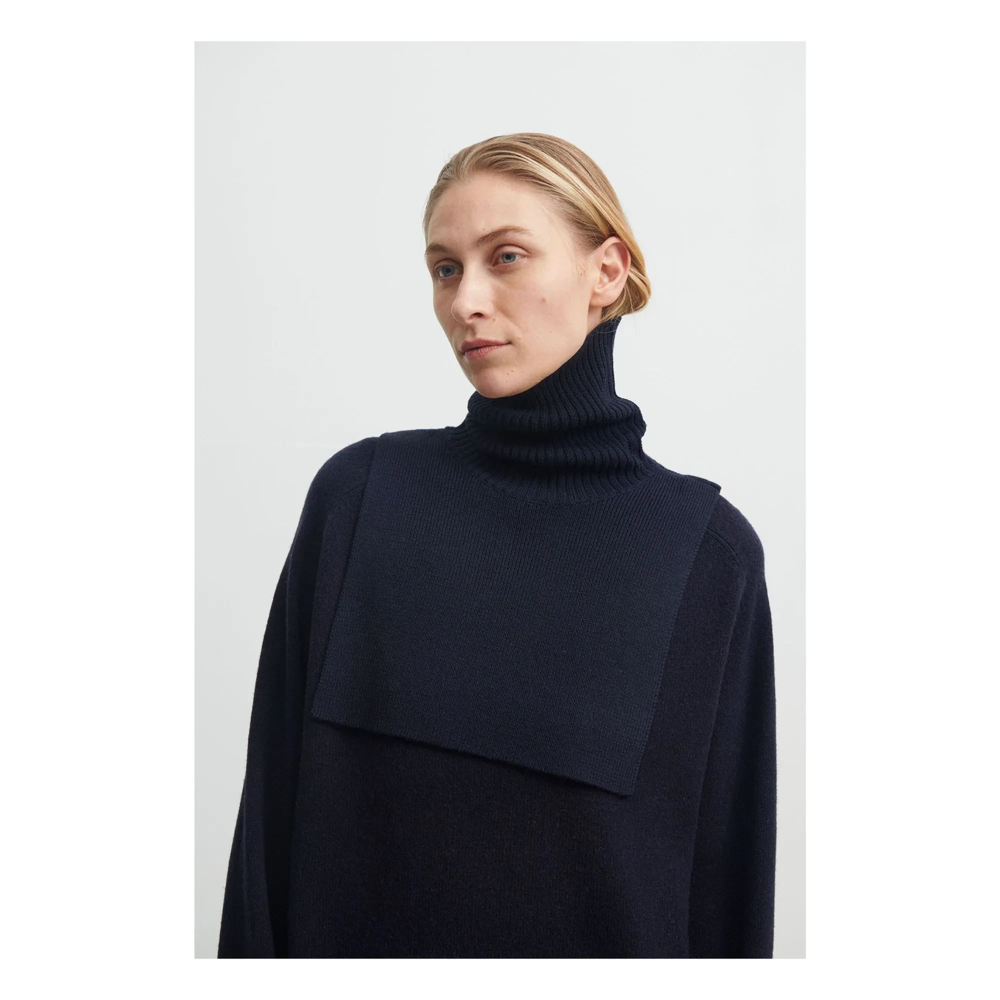 FUB - Merino Wool Turtleneck - Women's Collection | Navy Blue