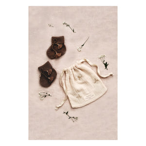 Gentil Coquelicot - Knitted Slippers and Embroidered Pouch | Chocolate