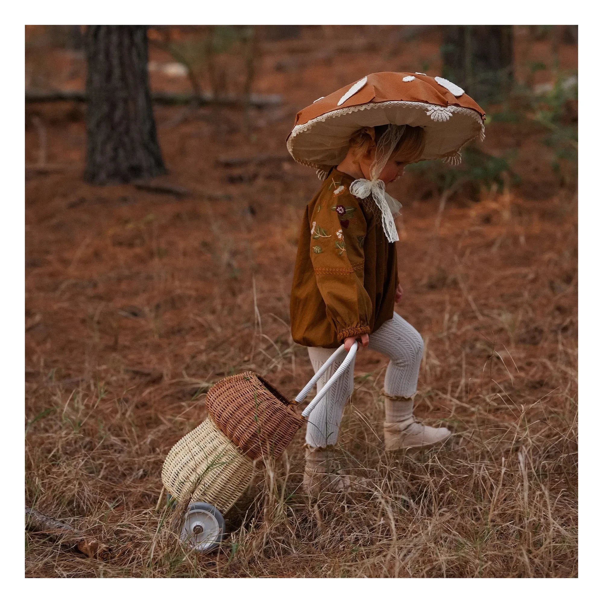 Olli Ella - Wheel Rattan Basket Champignon