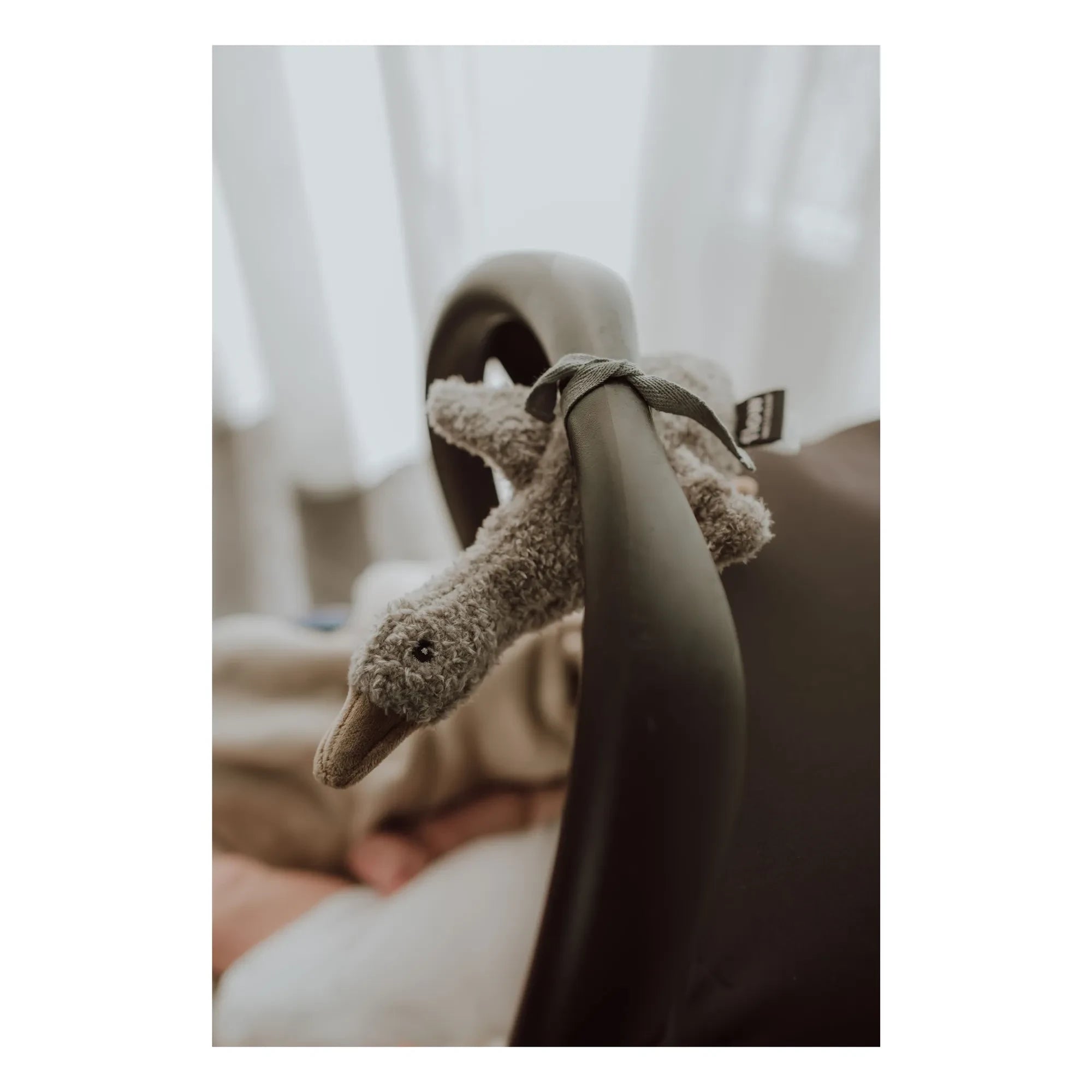 Flow - Liva White Noise Nomad Plush | Gray