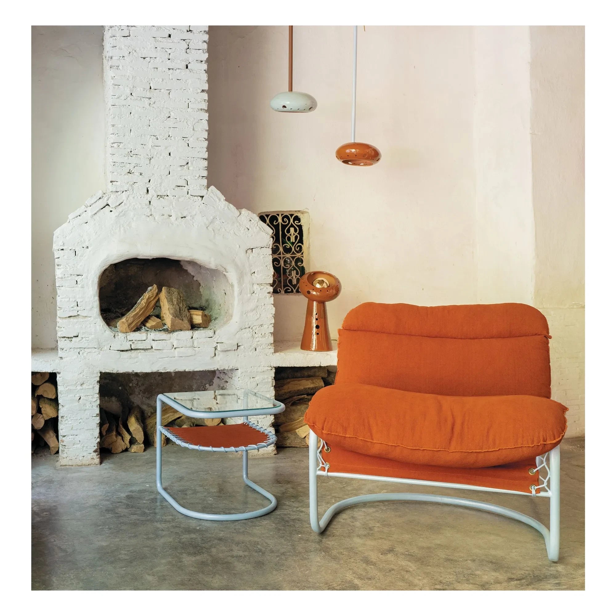 Honored - Indoor side table | Brick Red