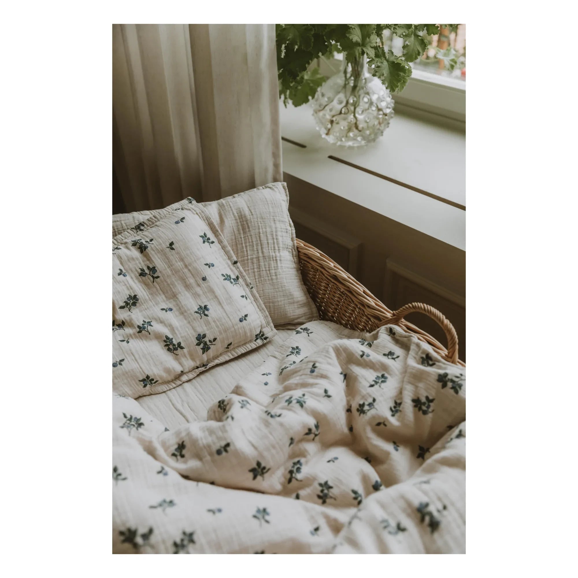 garbo&friends - Wild Raspberry Cotton Muslin Fitted Sheet | Ivory