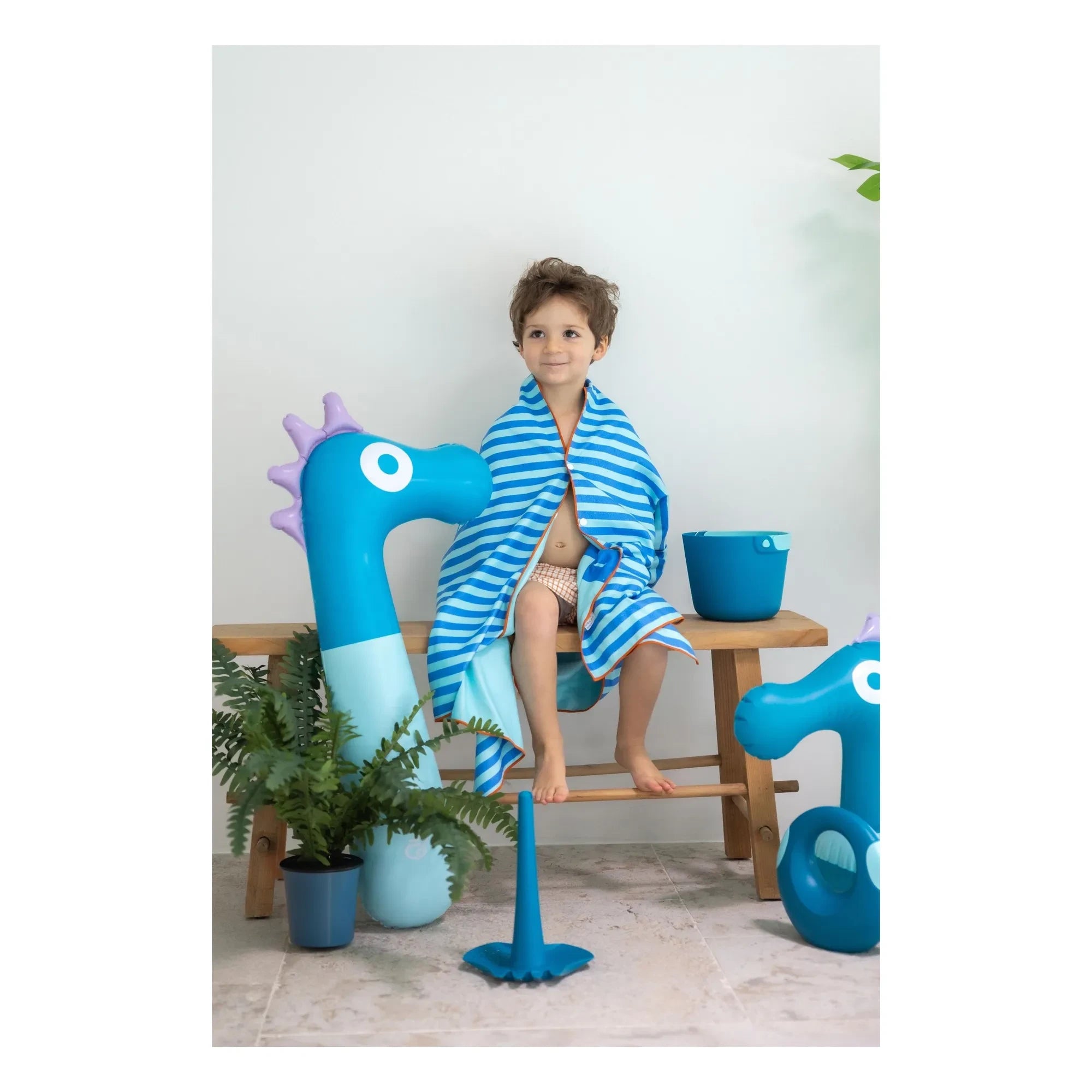Quut - Circuit microfiber beach towel | Blue