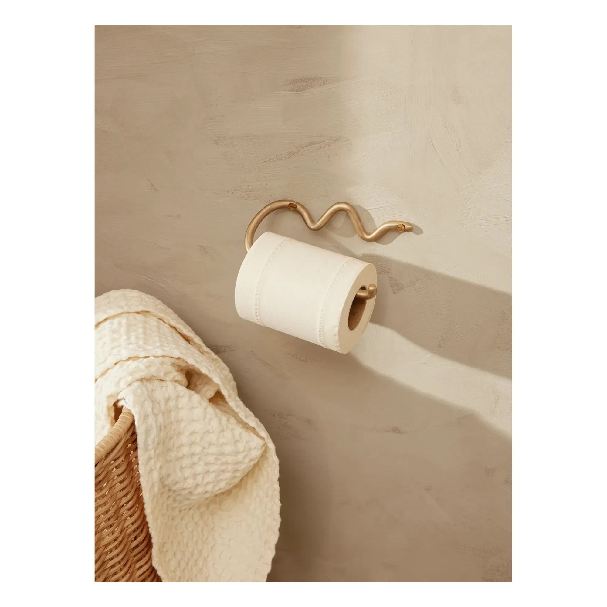 Ferm Living - Kavisli Tuvalet Kağıdı Tutacağı | Pirinç