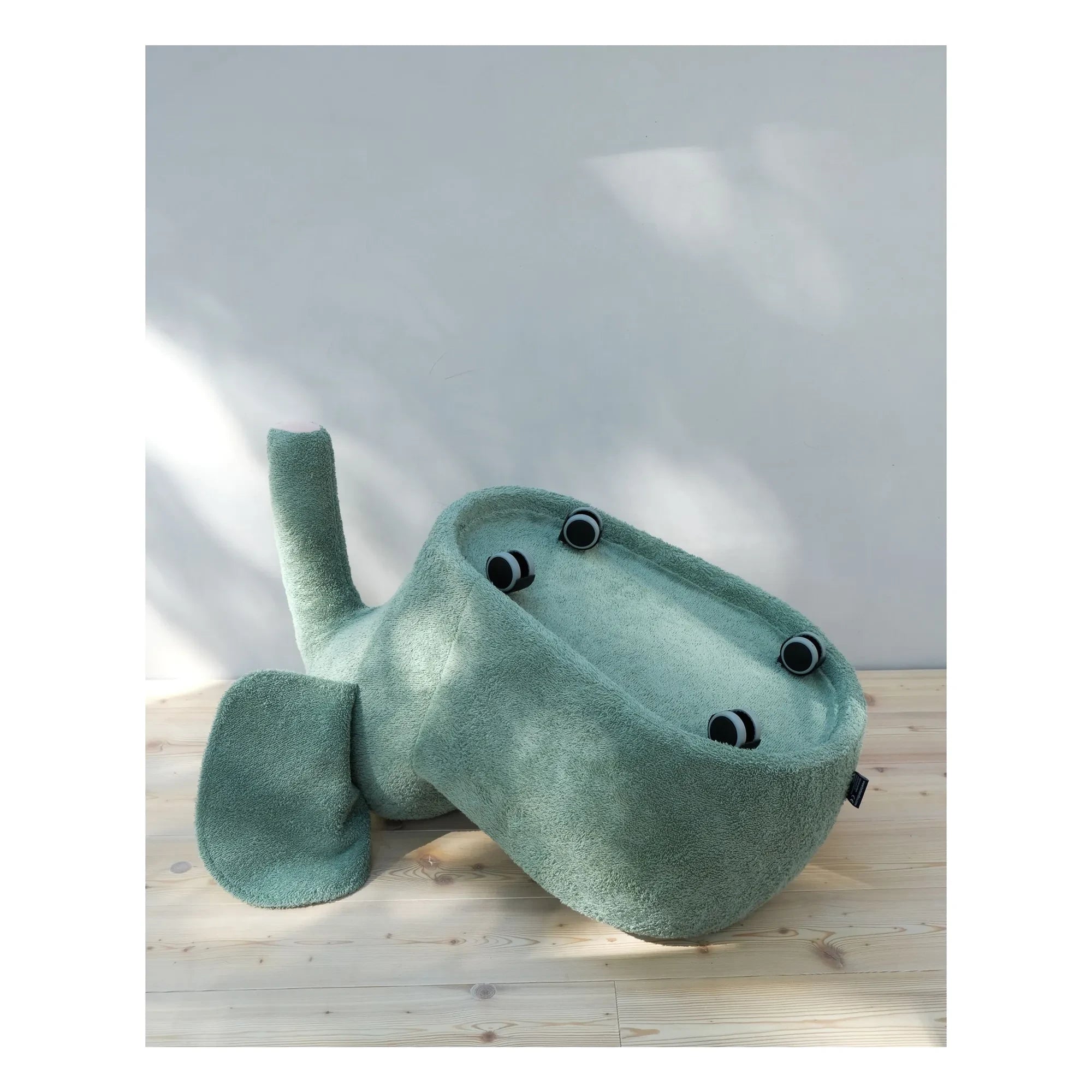 Bada & Bou - The Rolling Elephant Bou | Nane Green