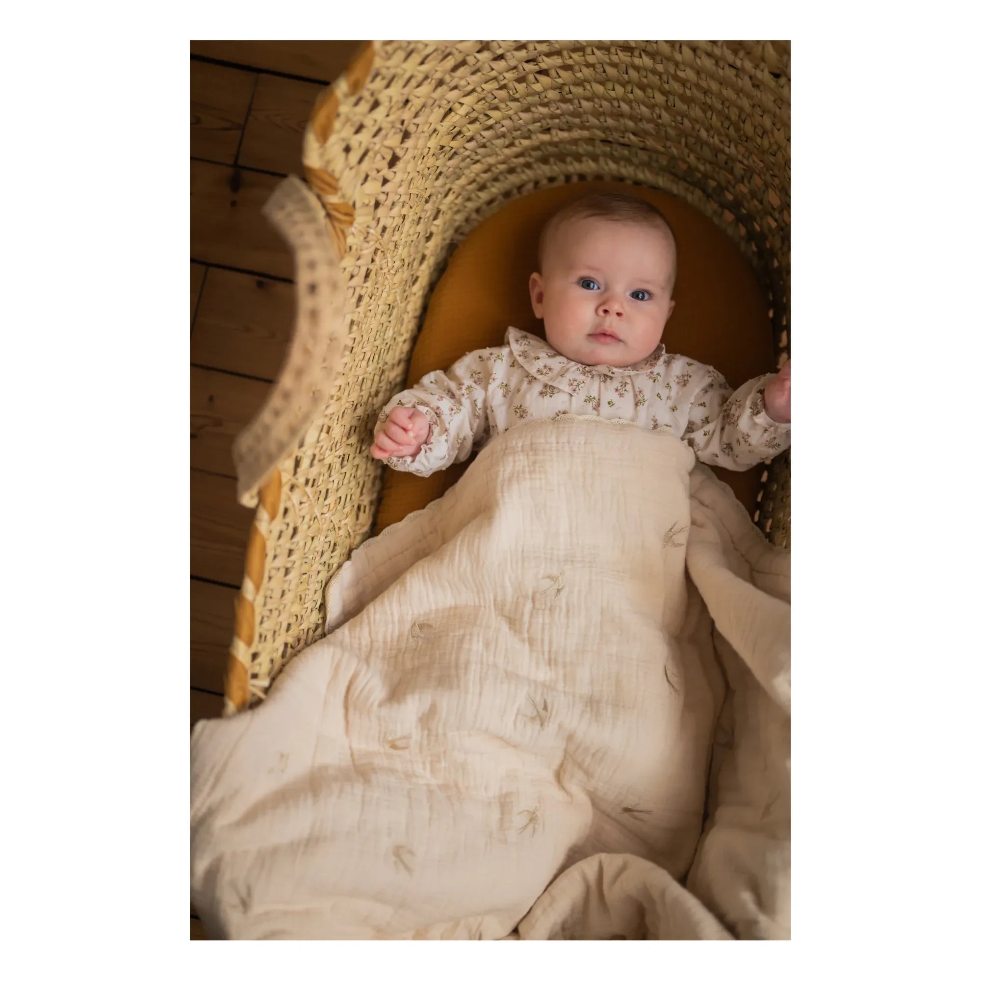 Gentil Coquelicot - Embroidered Swallow Cotton Muslin Quilted Blanket