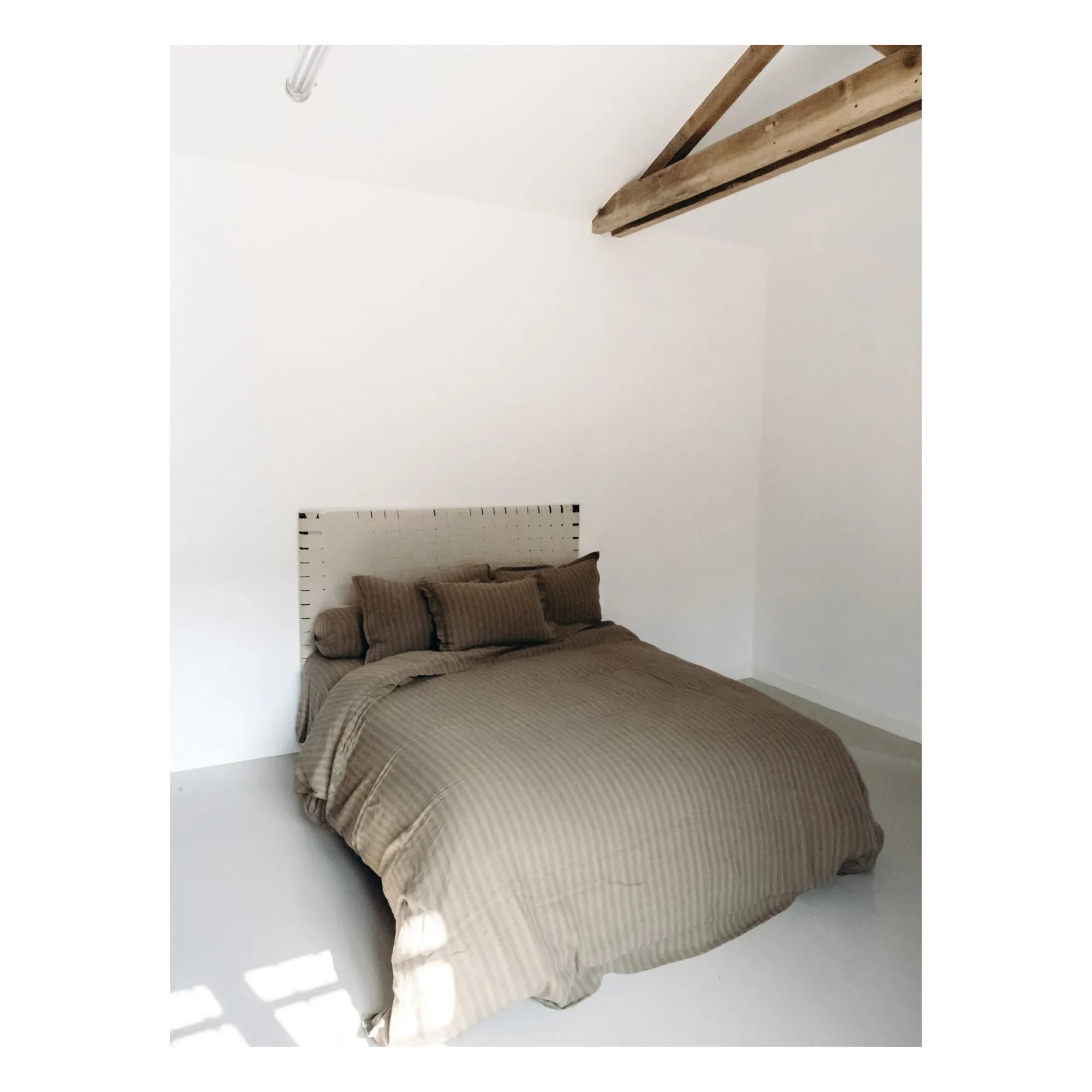 Le Monde Sauvage - Sandhills Linen Pillowcase | Brown