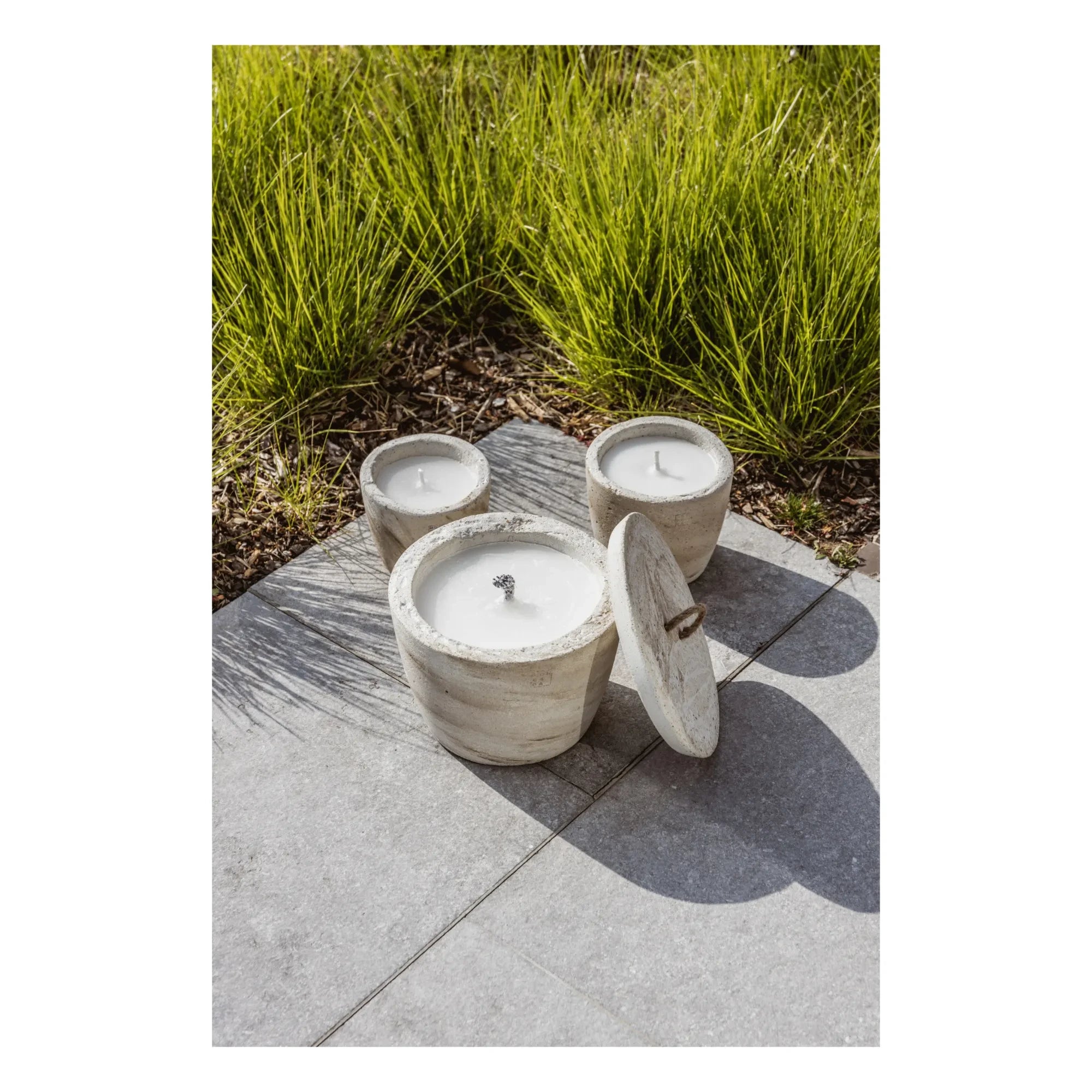 Mon Dada - Neutral Scented Outdoor Candle with Cover | White/Ecru