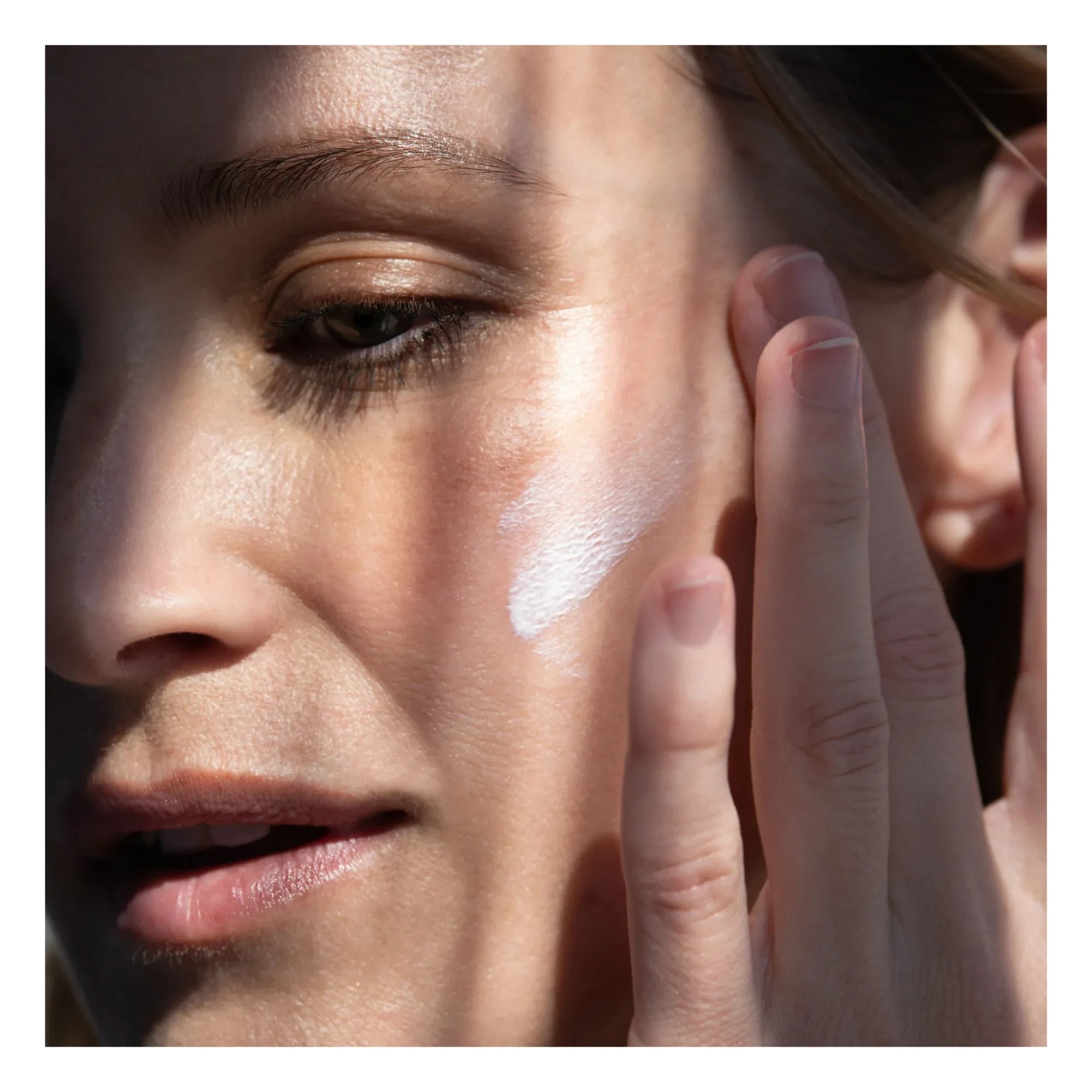Odacité - Mineral Damlalar Şeffaf Güneş Kremi SPF50 - 30 ml