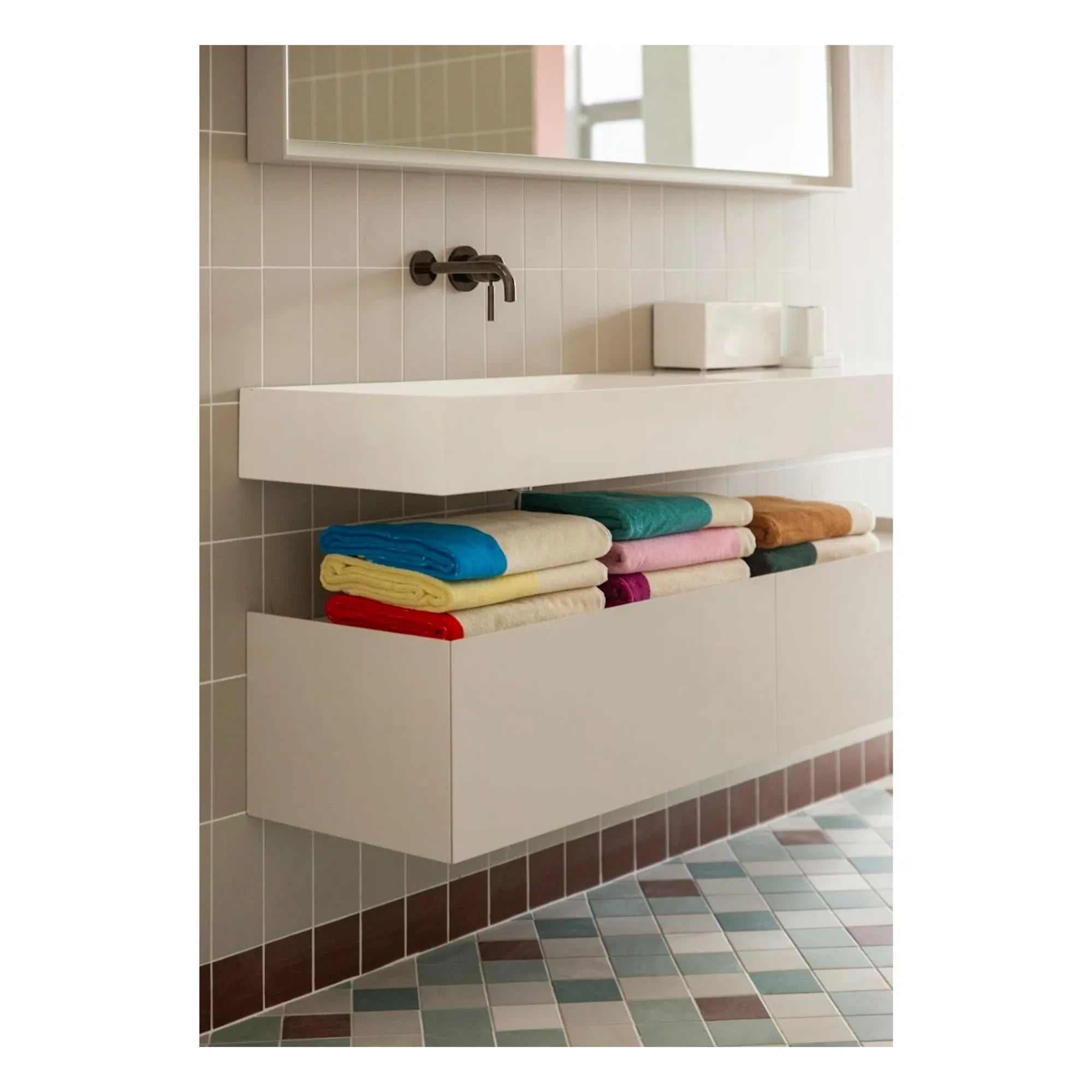 Suite 702 - Havlu, Martens & Martens | Pembe