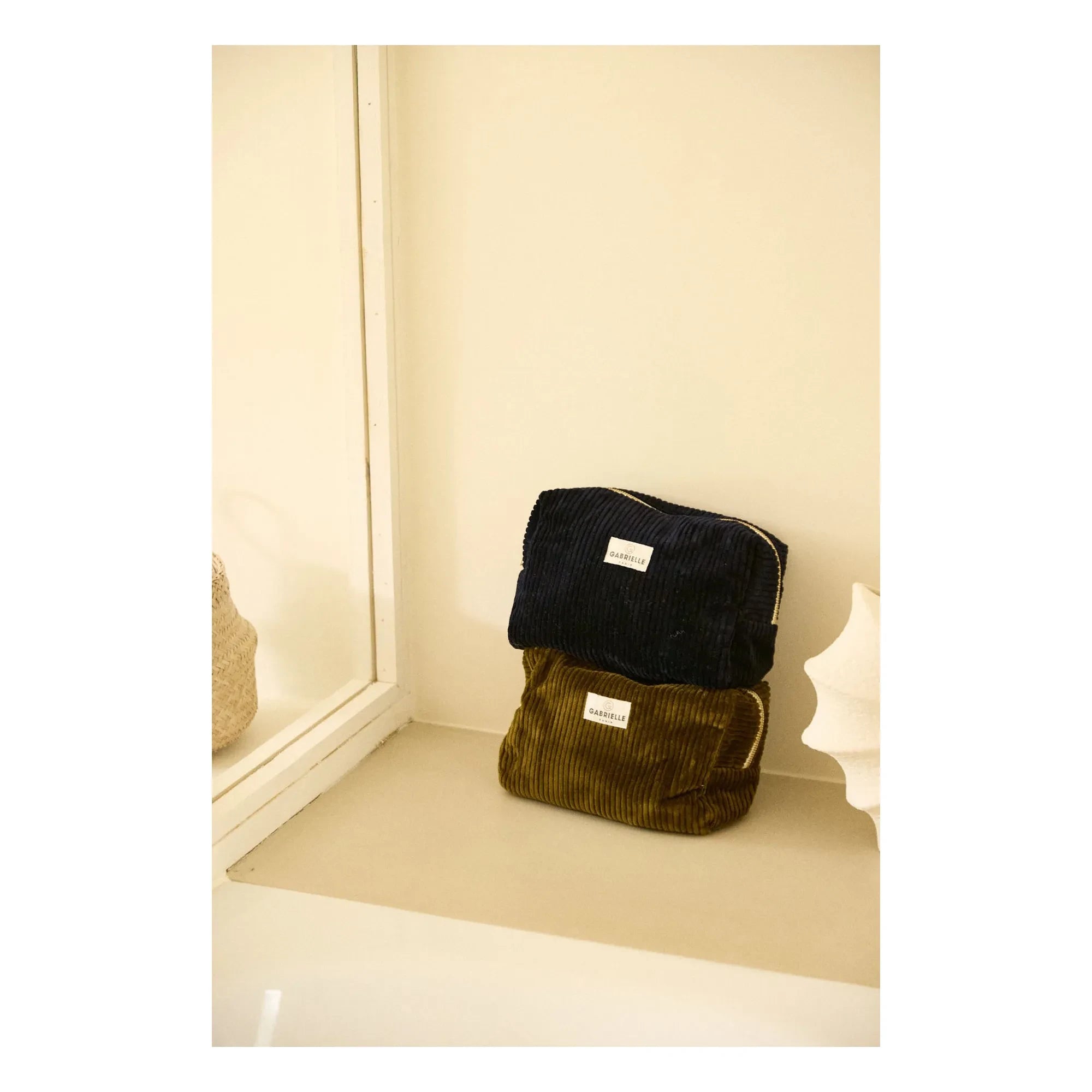 Gabrielle Paris - Velvet toiletry bag | Navy Blue