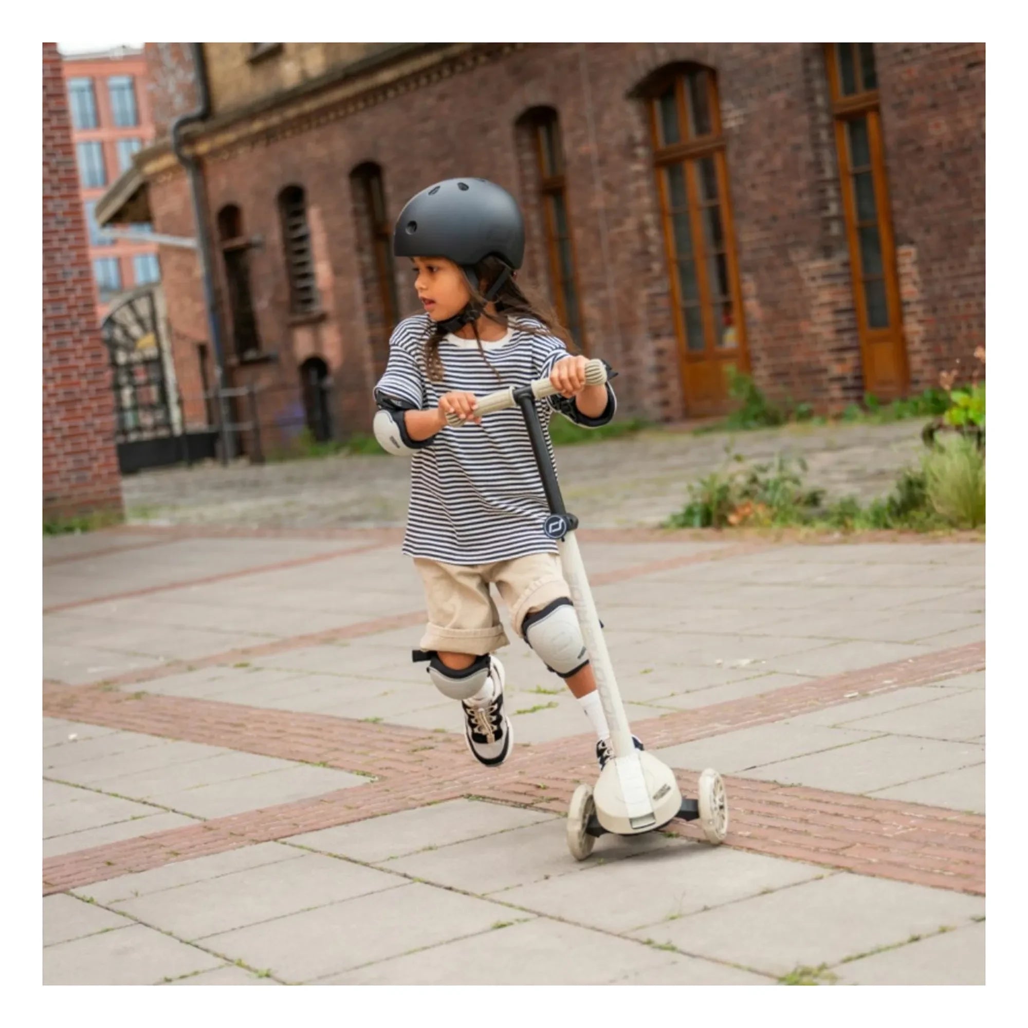 Scoot & Ride - Highwaykick 3S LED scooter | Clay