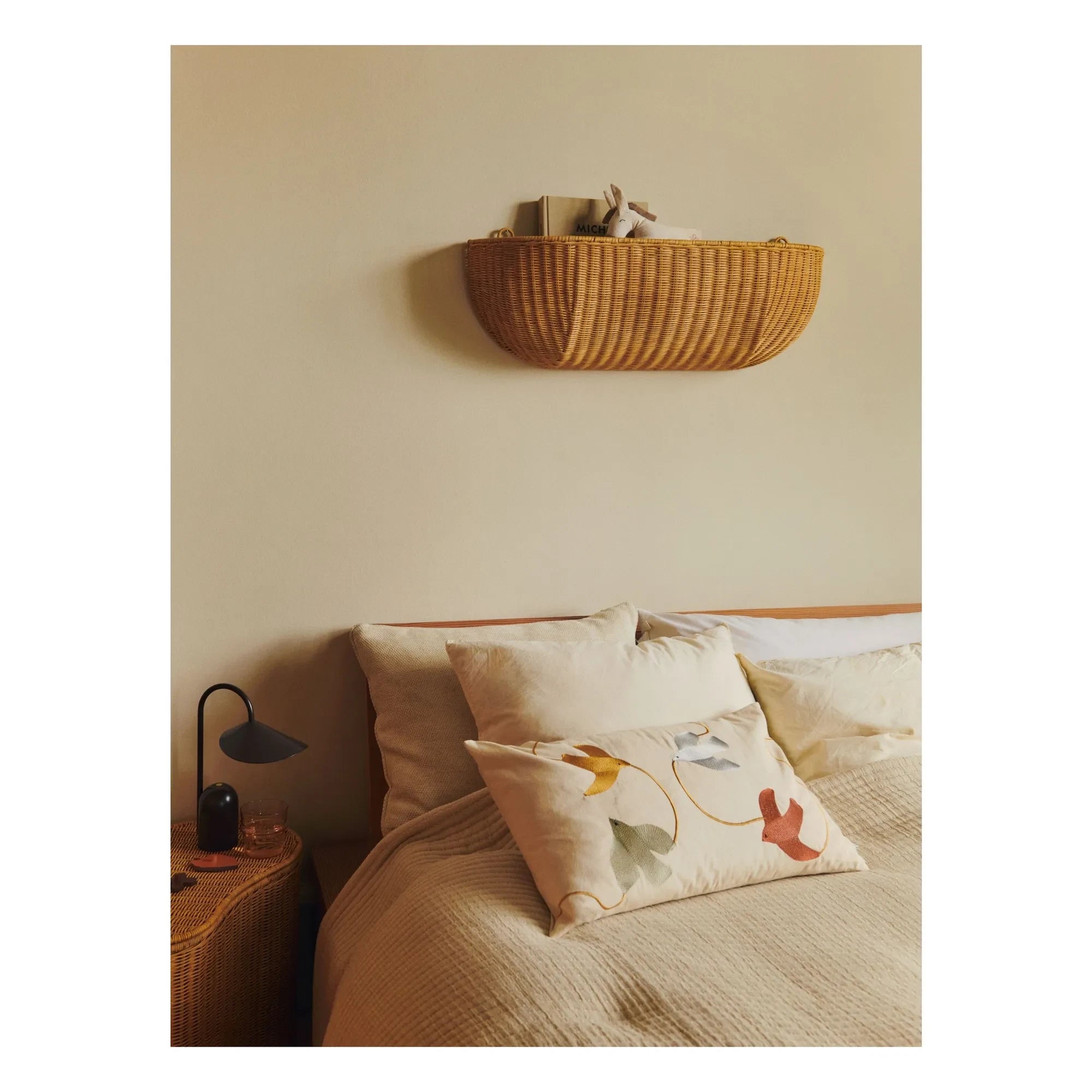 Ferm Living Kids - Swif Bird işlemeli yastık | Bej