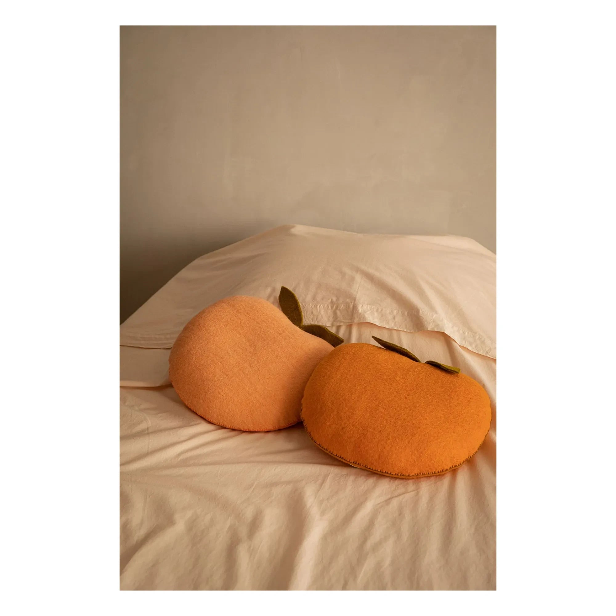 Muskhane - Apricot felt pillow | Orange