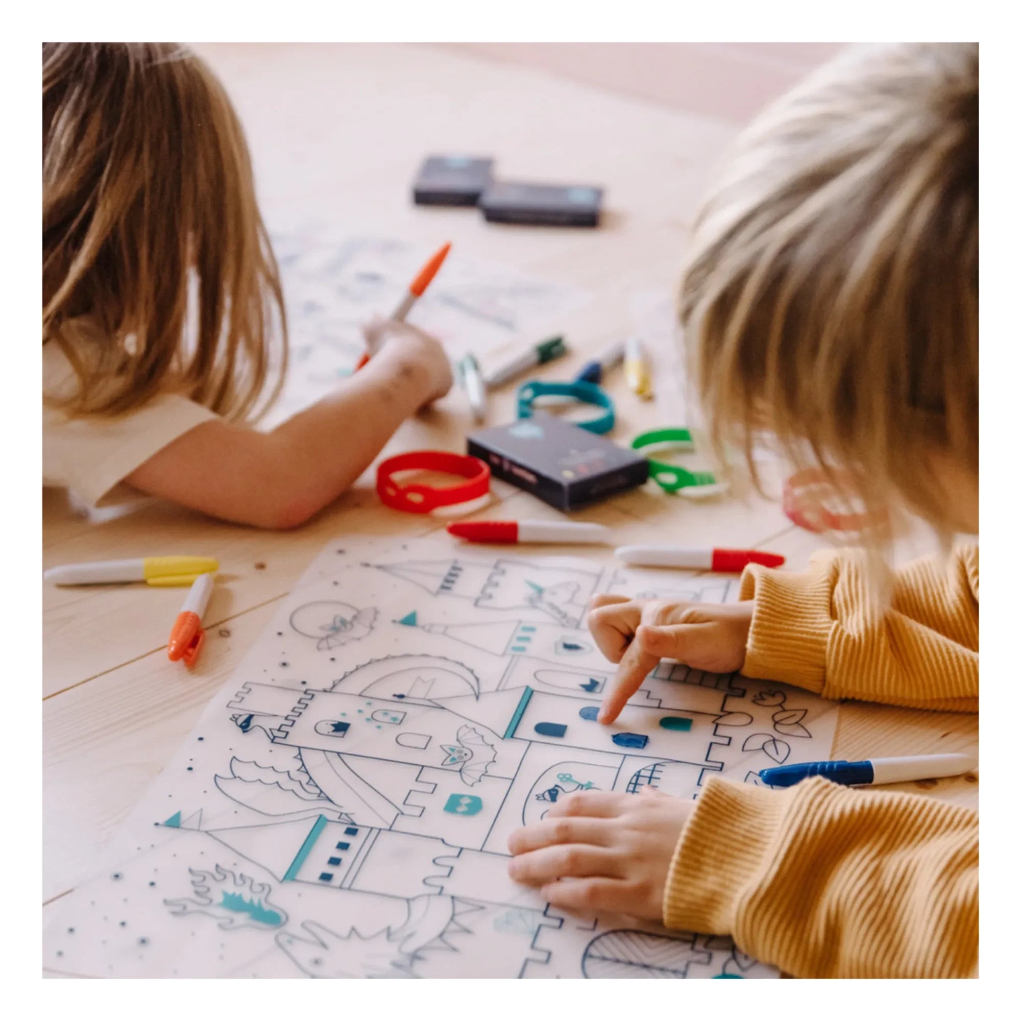 Superpetit - Bracelet and 5-Color Crayon Painting Set for Kids