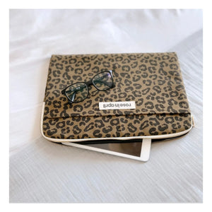 Rose in April - Graou Laptop Case | Olive