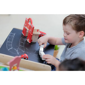 Plan Toys - Çocuk Masası - Kayrak Yazı Tahtası Üstü