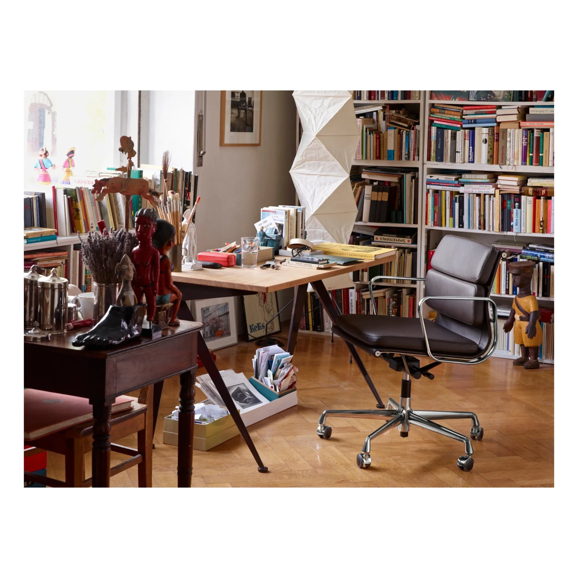 Vitra - EA 217 Deri Soft Pad Sandalye | Siyah