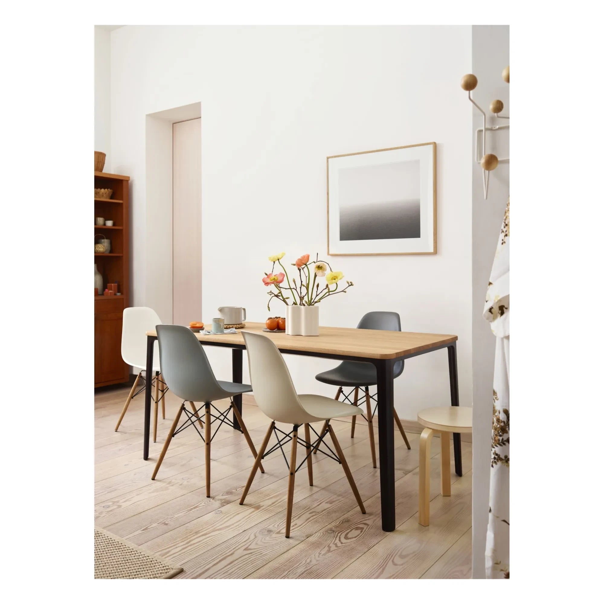 Vitra - DSW plastik sandalye - akçaağaç taban - Charles & Ray Eames | Açık gri