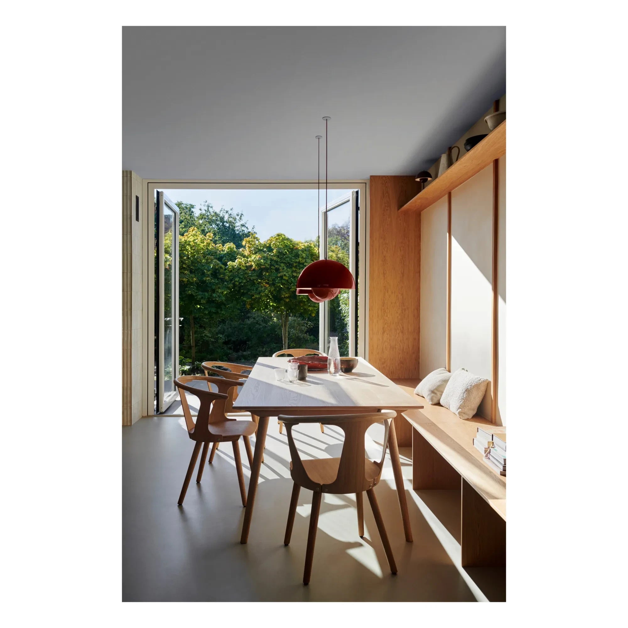& Tradition - VP7 Flowerpot Pendant Lamp - Verner Panton | Plum