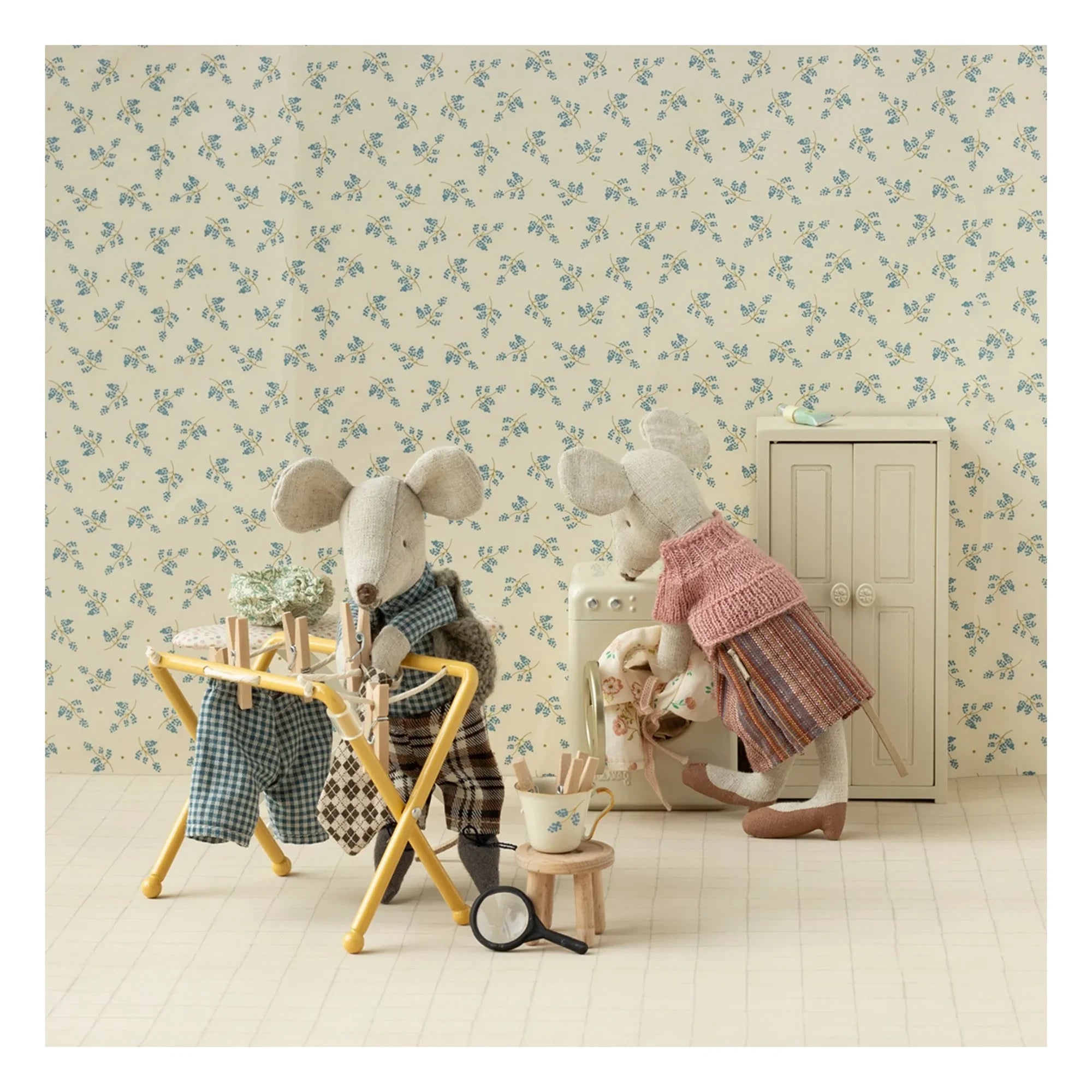 Maileg - Clothesline and Clothespins | Yellow